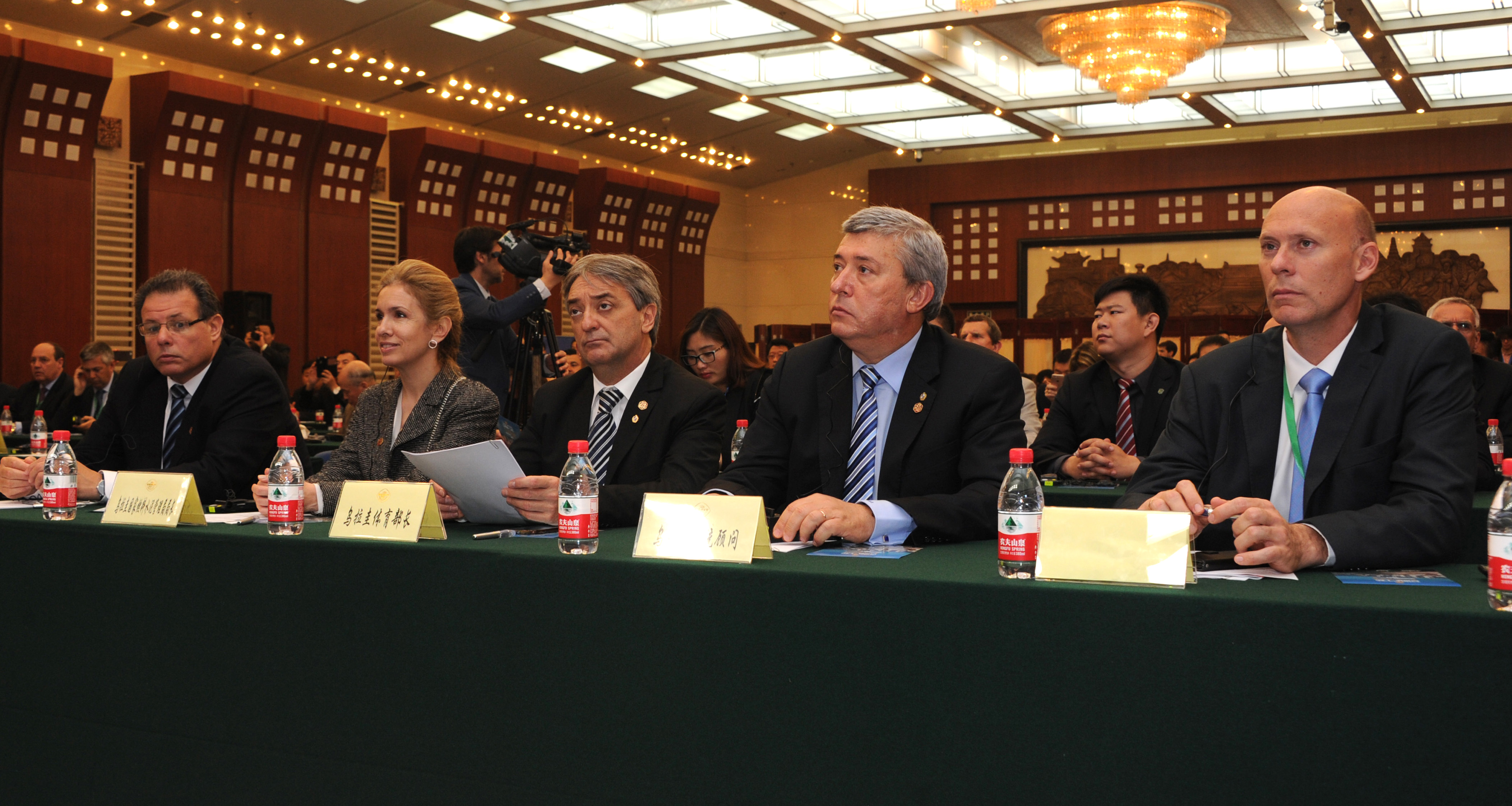 Autoridades uruguayas en el Seminario y Ronda Empresarial de CCPIT