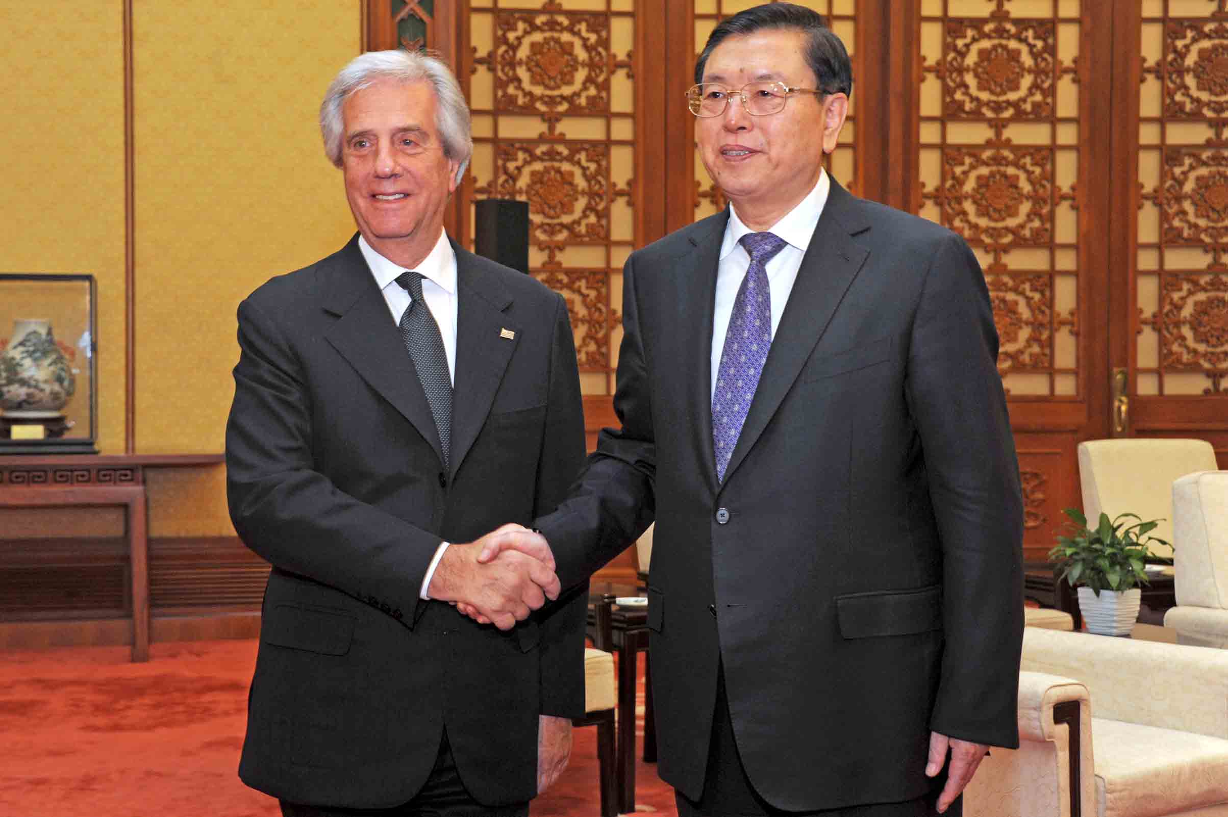 Presidente de la República, Tabaré Vázquez, junto al presidente de la Asamblea Popular Nacional de China, Zhang Dejiang