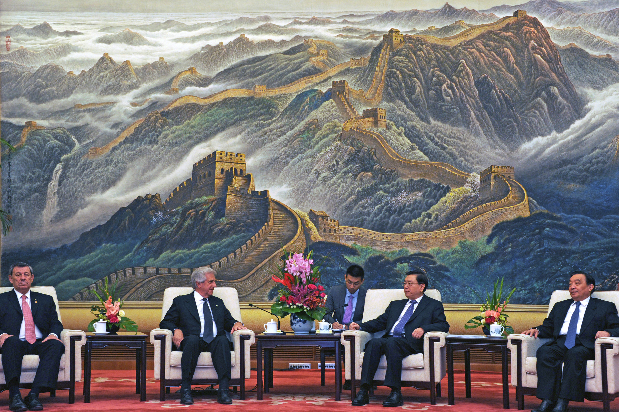 Presidente Vázquez y comitiva oficial se reunieron con el presidente de la Asamblea Popular Nacional de China, Zhang Dejiang