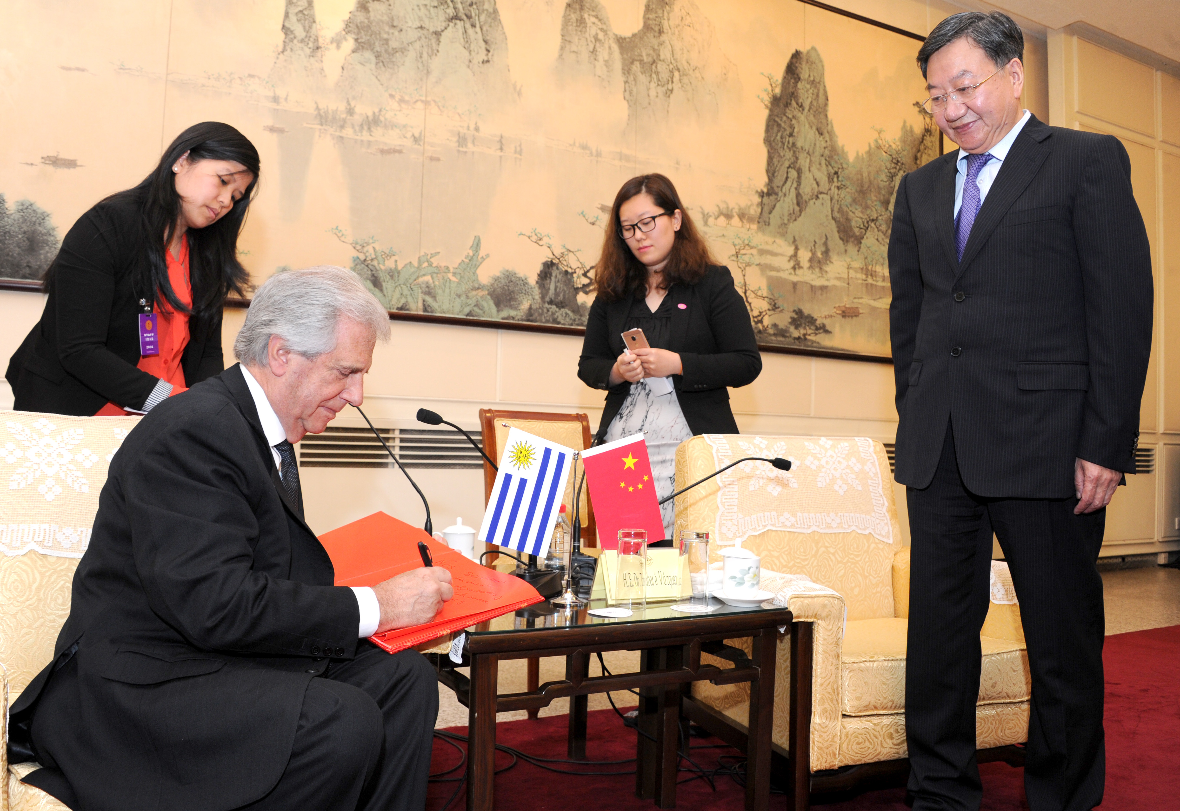 Audiencia del Presidente Vázquez con el presidente de CCPIT, Jiang Zengwei