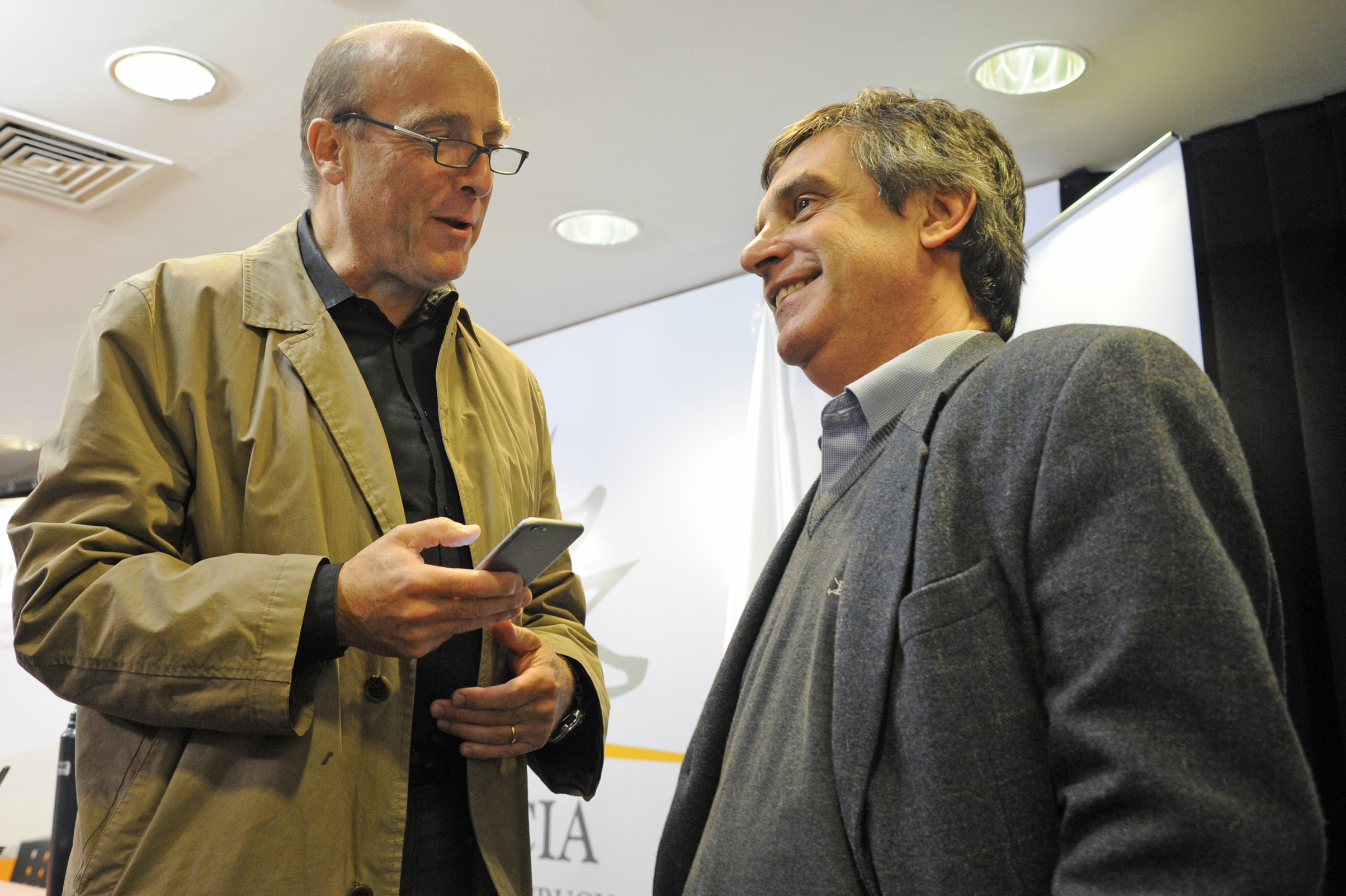 Daniel Martínez, Intendente de Montevideo, junto a Álvaro García, director de la Oficina de Planeamiento y Presupuesto