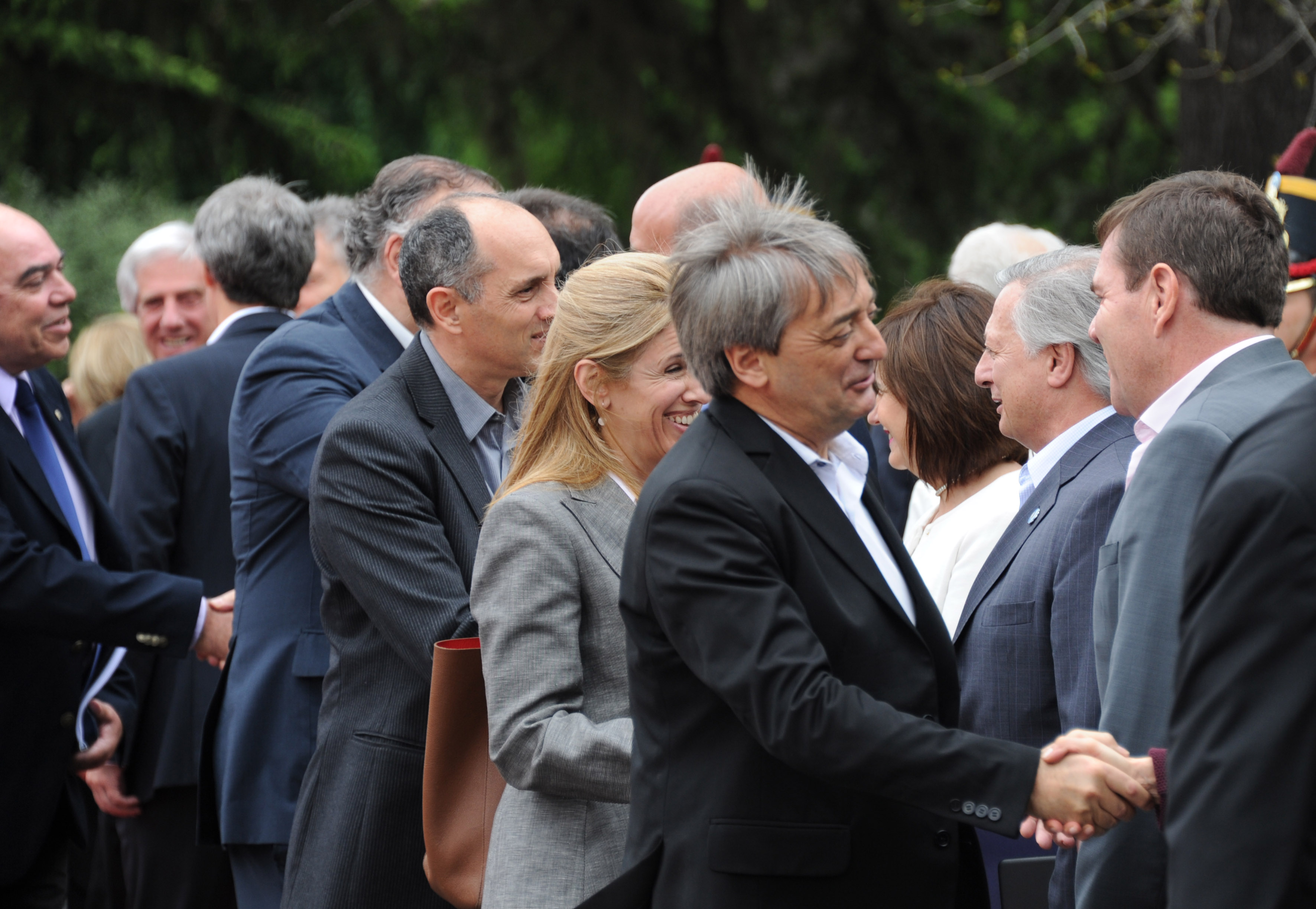 Gabinetes ministeriales de ambos países se saludan