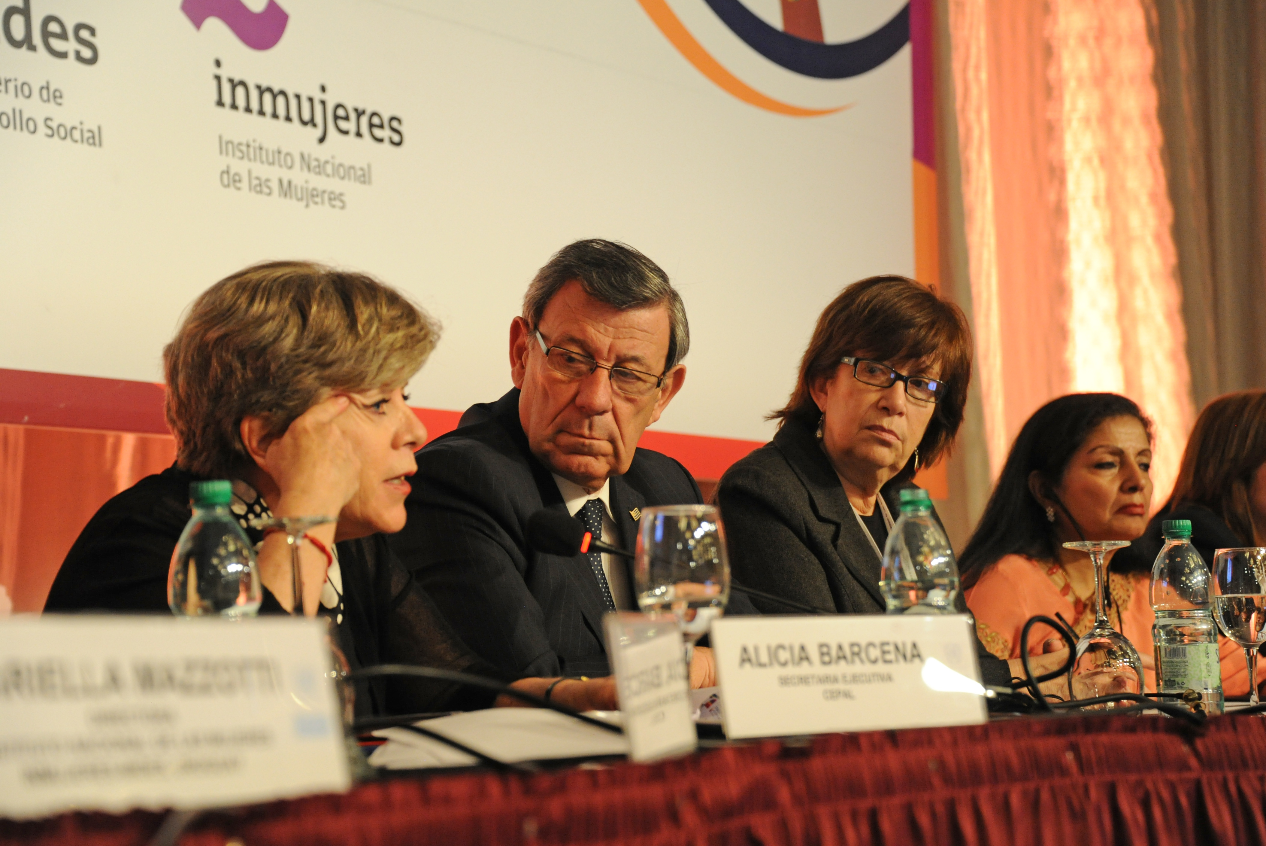 Secretaría Ejecutiva de CEPAL, Alicia Bárcena, haciendo uso de la palabra
