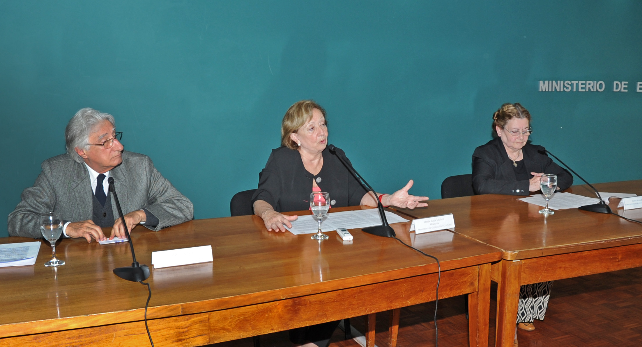 Inda, Muñoz y Moraes en presentación del grupo de trabajo