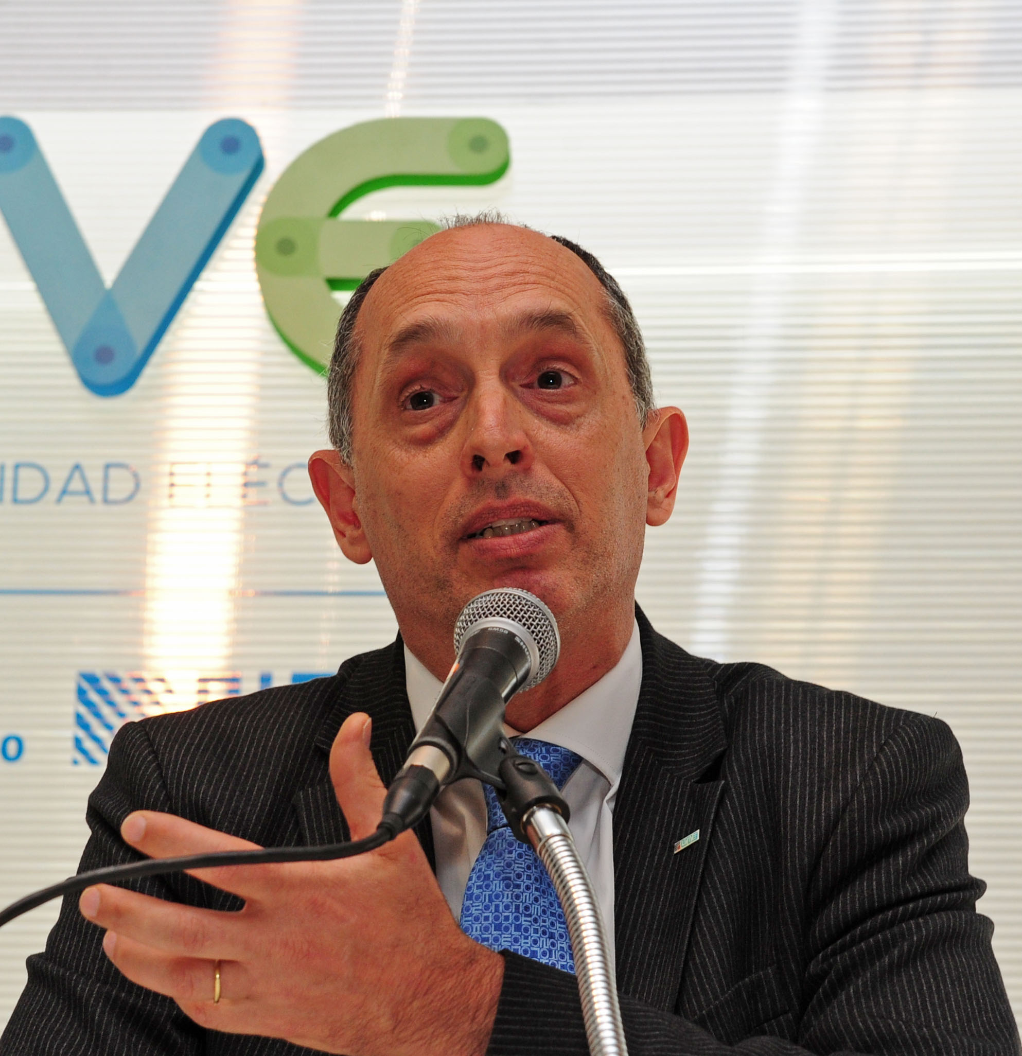 Presidente de UTE, Gonzalo Casaravilla, dió a conocer novedades sobre la instrumentación de la red de recarga para los vehículos eléctricos