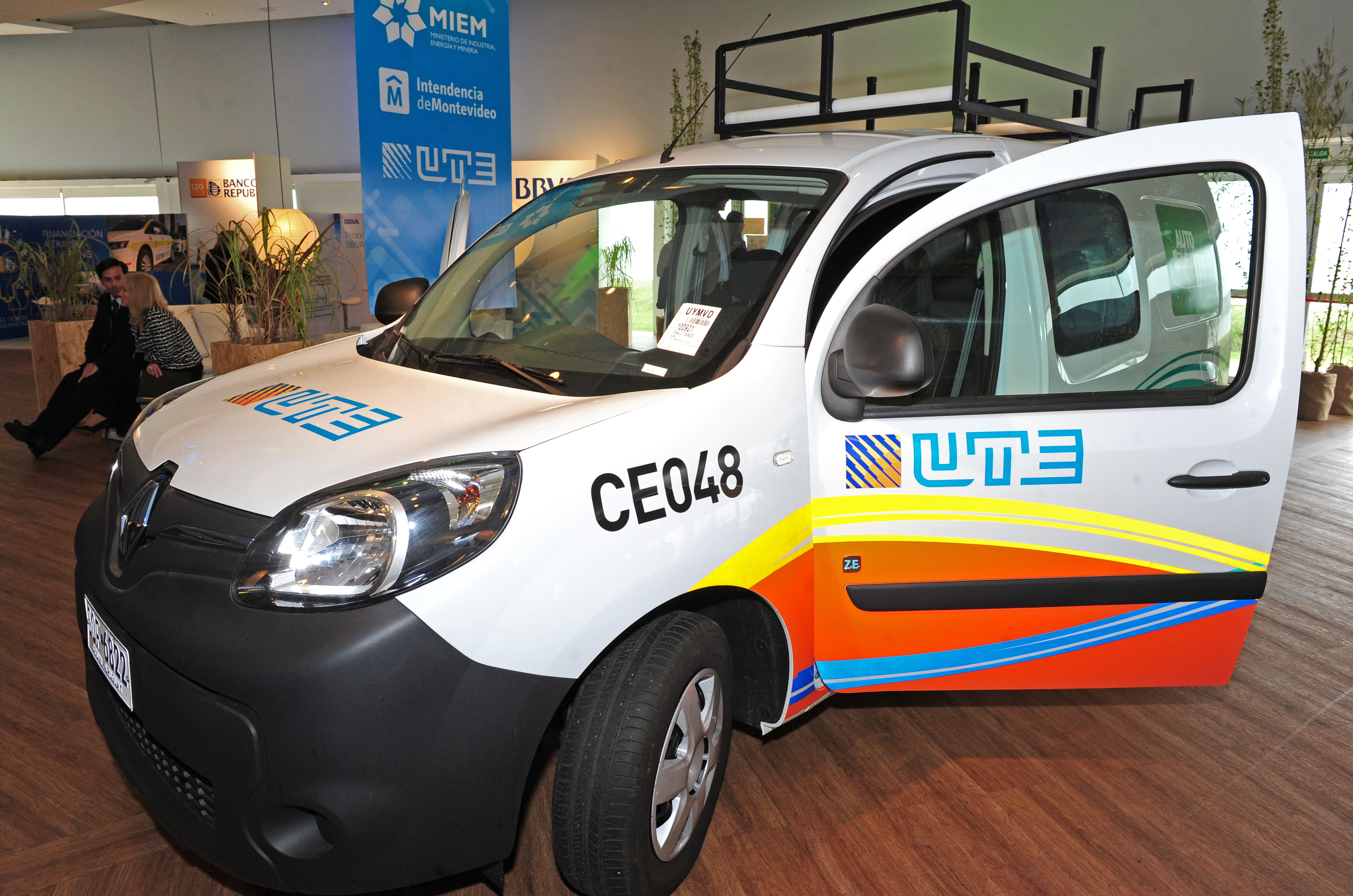 Camioneta de UTE eléctrica en exposición
