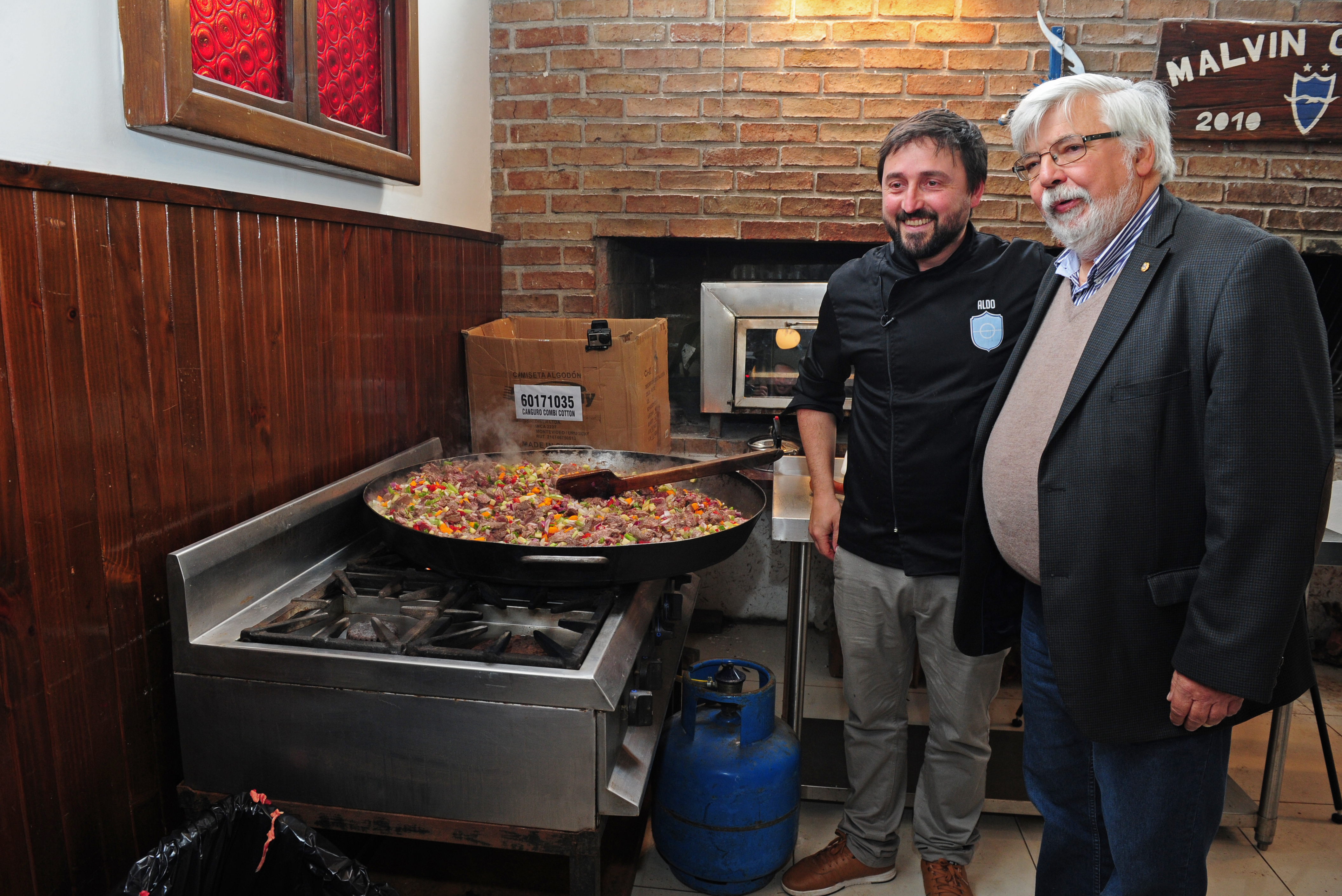 Ministro Bonomi, junto al chef Aldo Cauteruccio