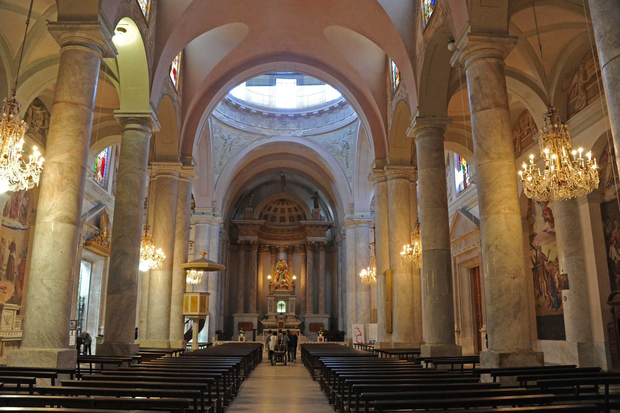 Ministra Liliam Kechichian visitó Catedral de San José