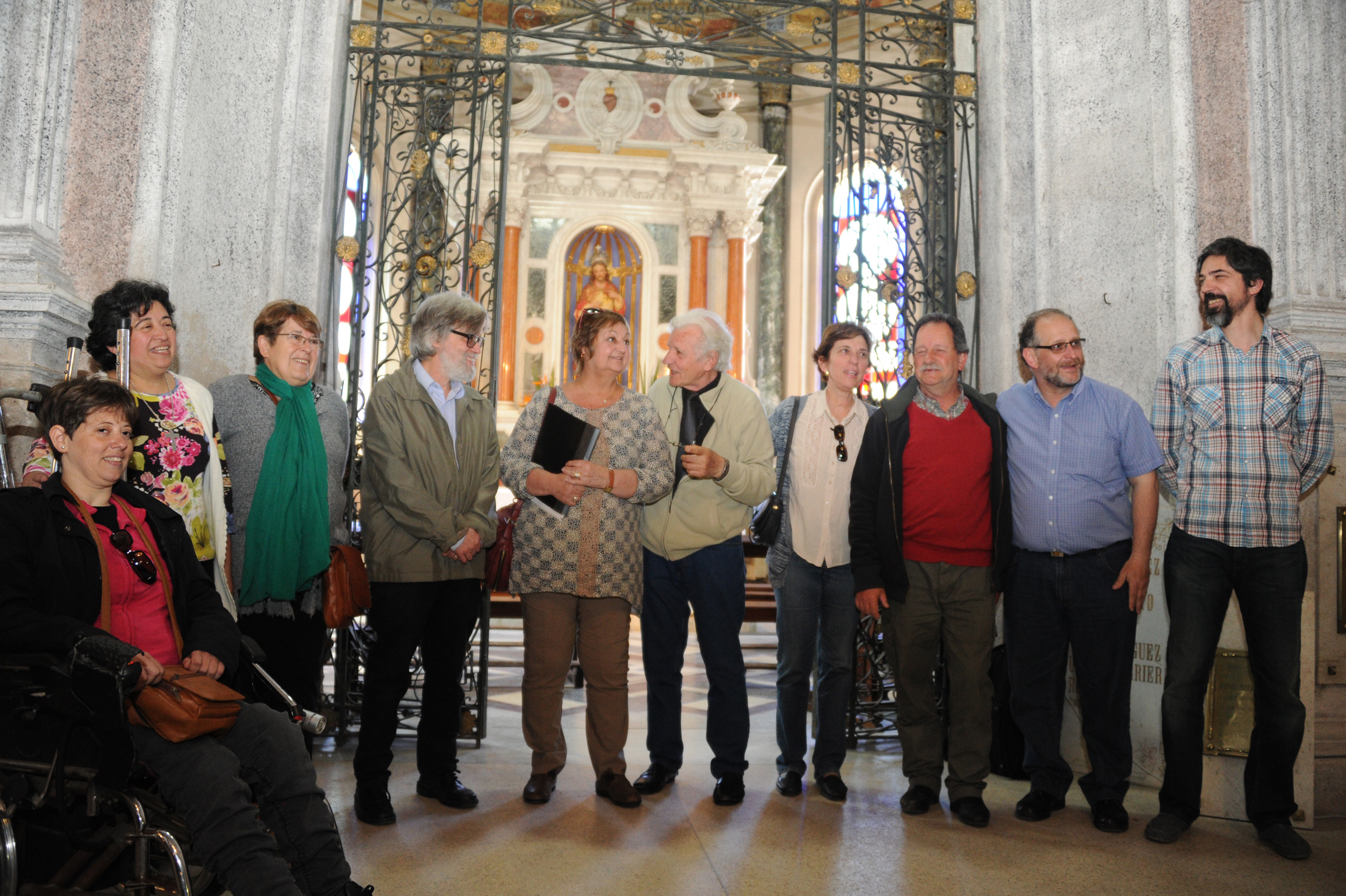 Ministra Liliam Kechichian junto a autoridades del Ministerio de Turismo, visitaron la Catedral de San José