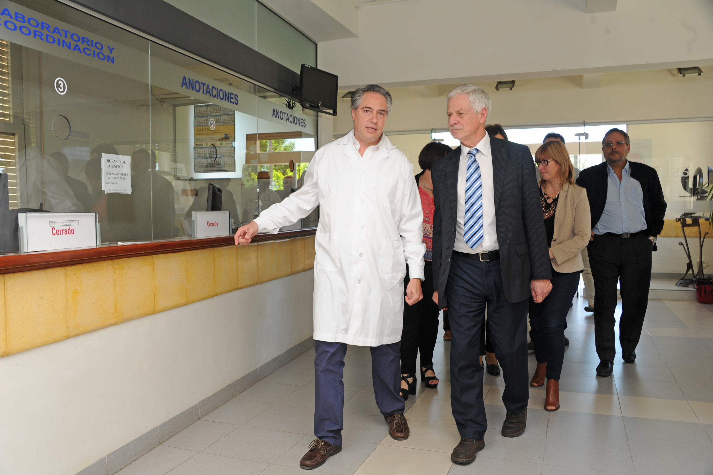 Ministro Jorge Basso y autoridades de Salud visitan Hospital de San José