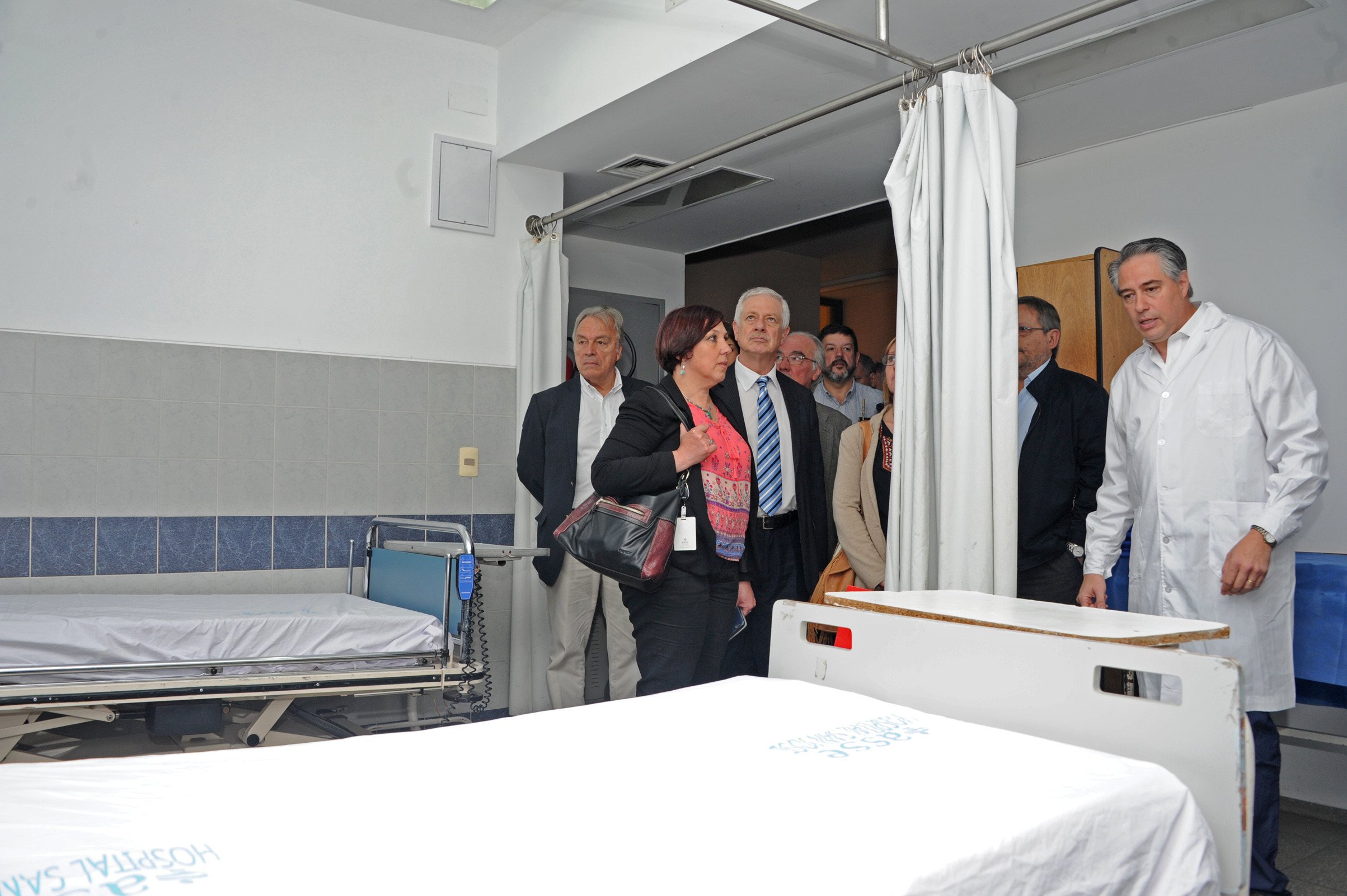 Ministro Jorge Basso y autoridades de Salud visitan Hospital de San José
