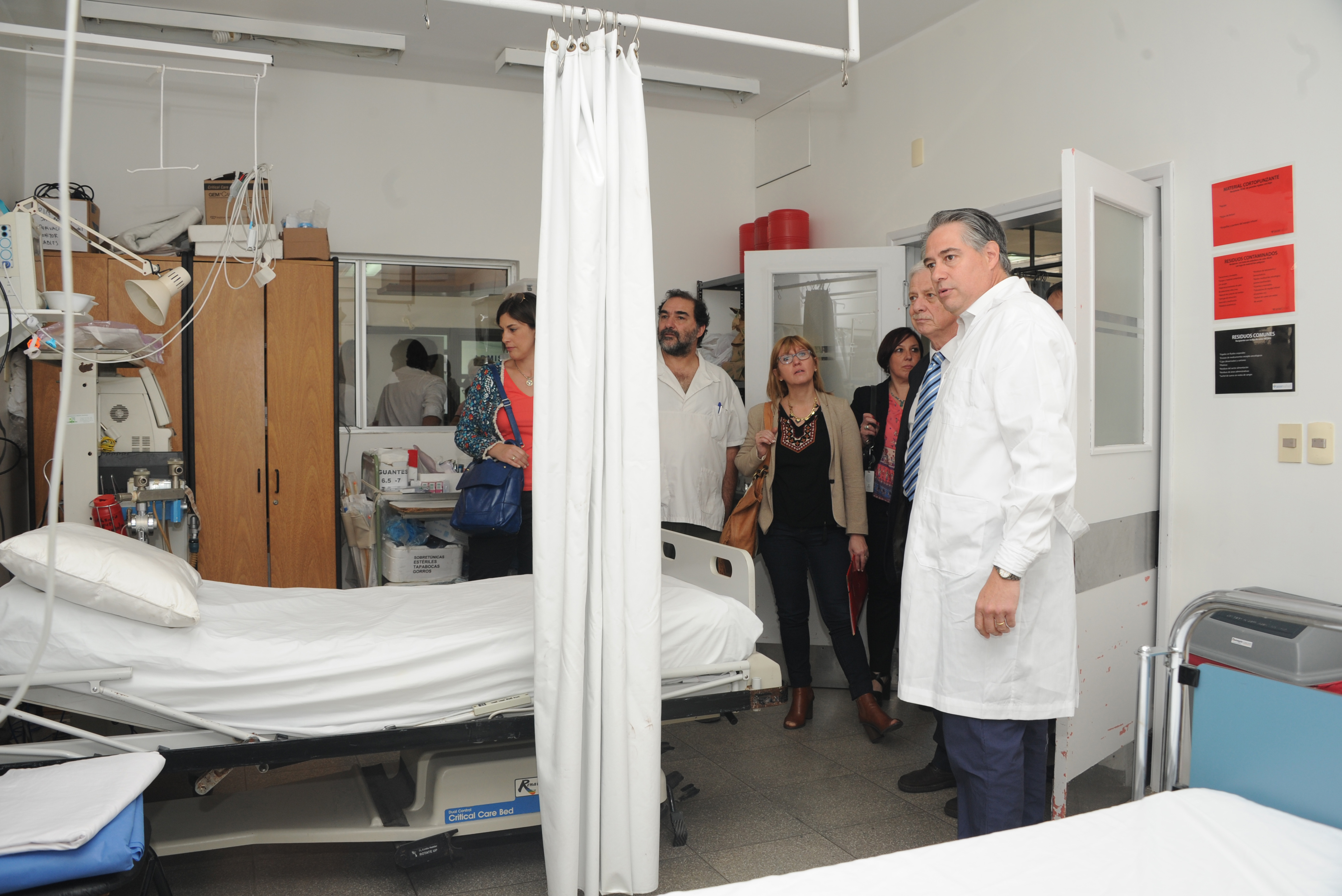 Ministro Jorge Basso y autoridades de Salud visitan Hospital de San José