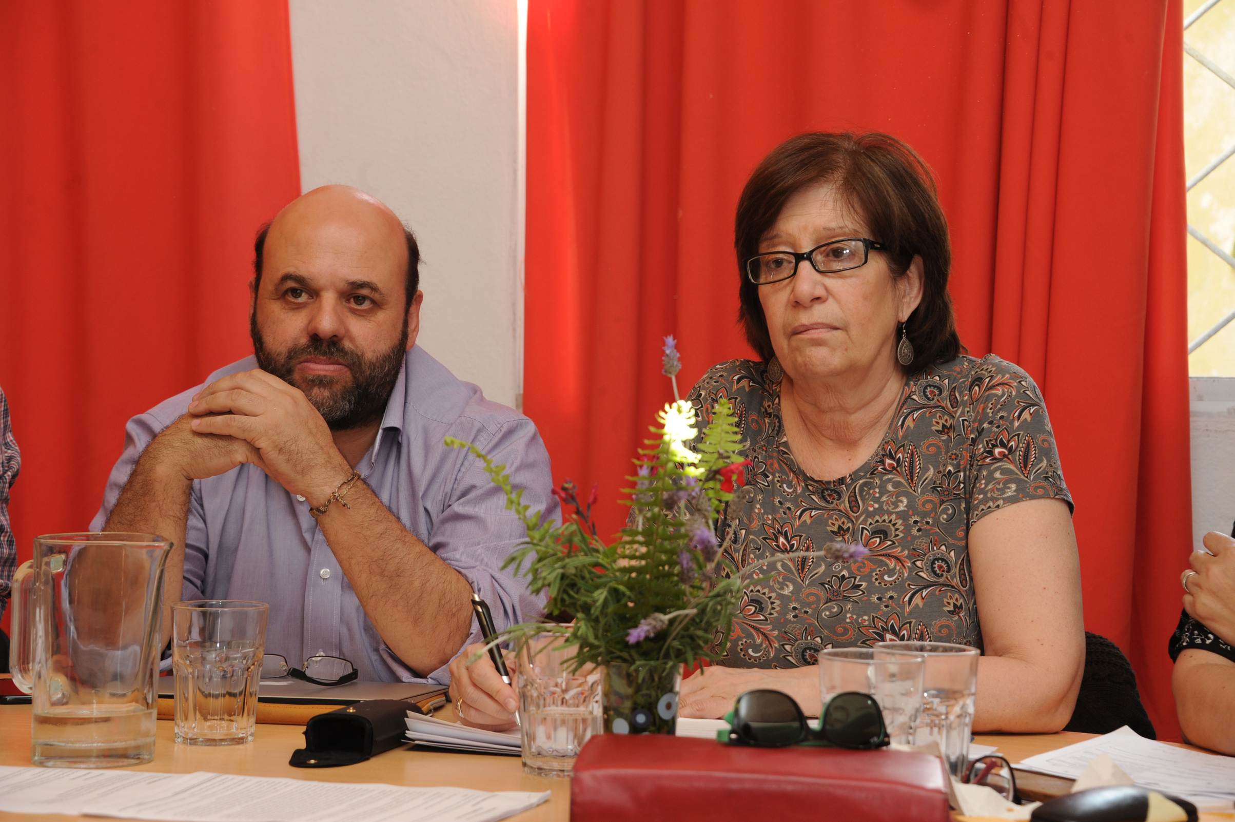 Autoridades del MIDES con organizaciones sociales de San José