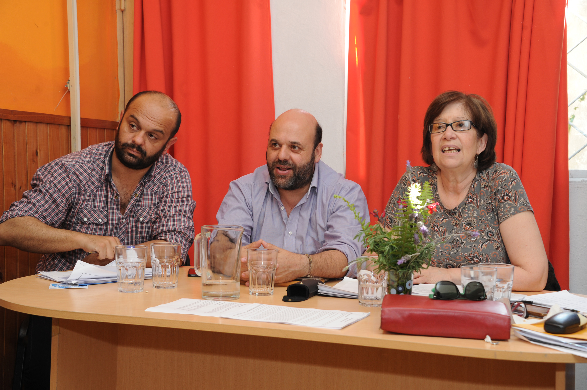 Autoridades del MIDES con organizaciones sociales de San José