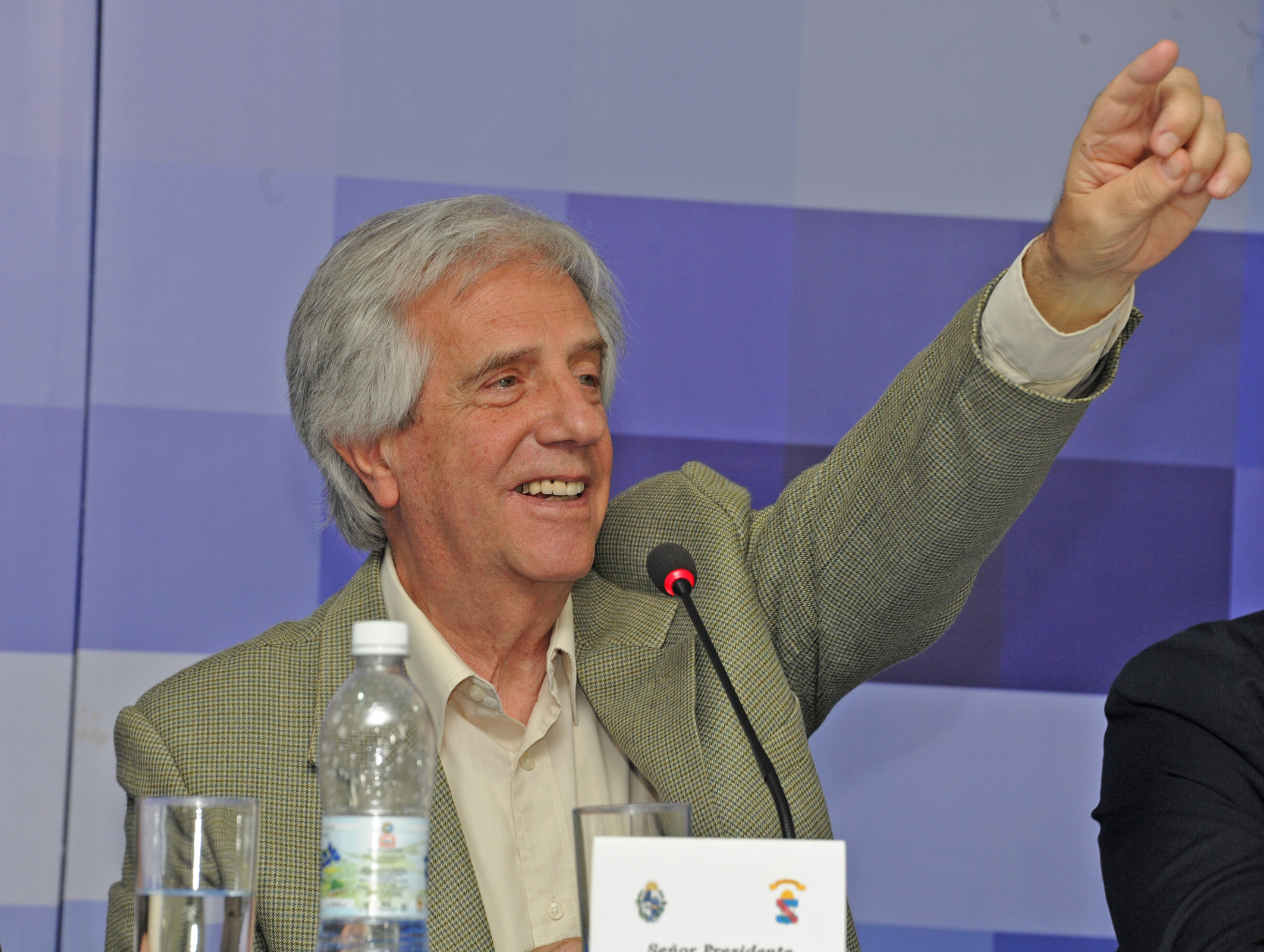 Presidente Tabaré Vázquez dando la palabra a los escolares para la participación