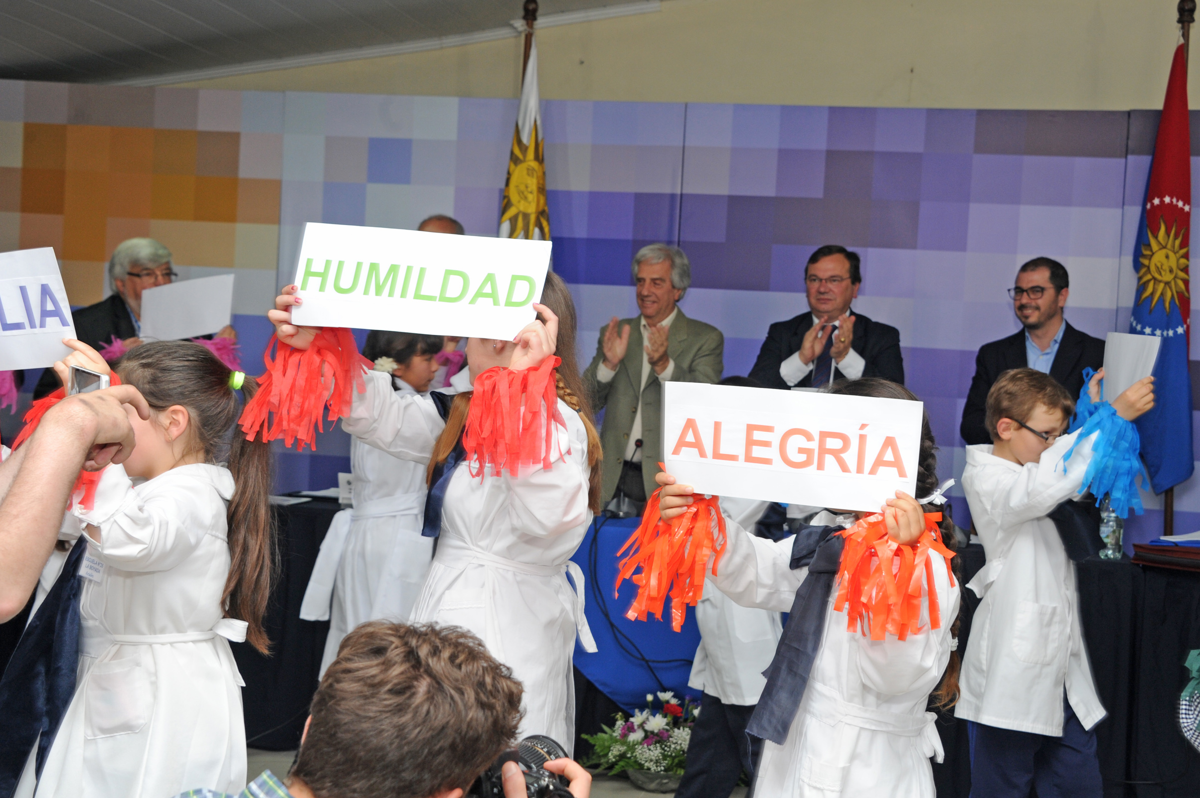 Representación artística de los escolares locales