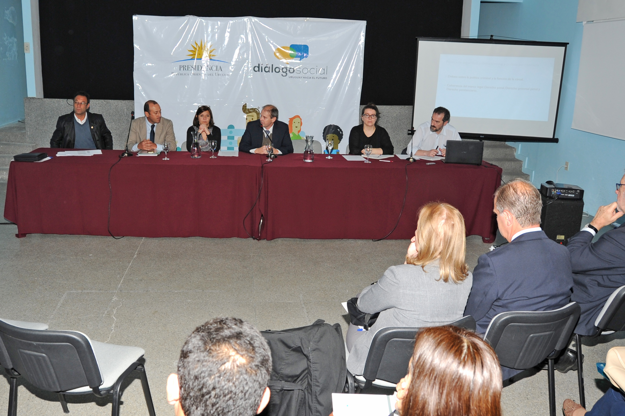 Mesa de diálogo social que trató las: Transformaciones para mejorar el acceso a la justicia. Políticas hacia las personas privadas de libertad.