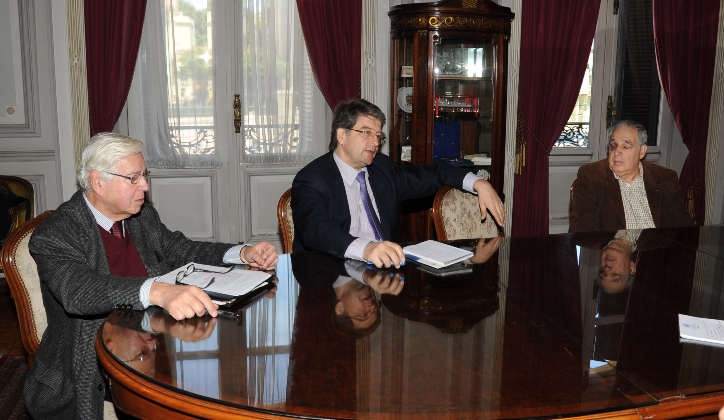 Representantes del Grupo de Trabajo por Verdad y Justicia