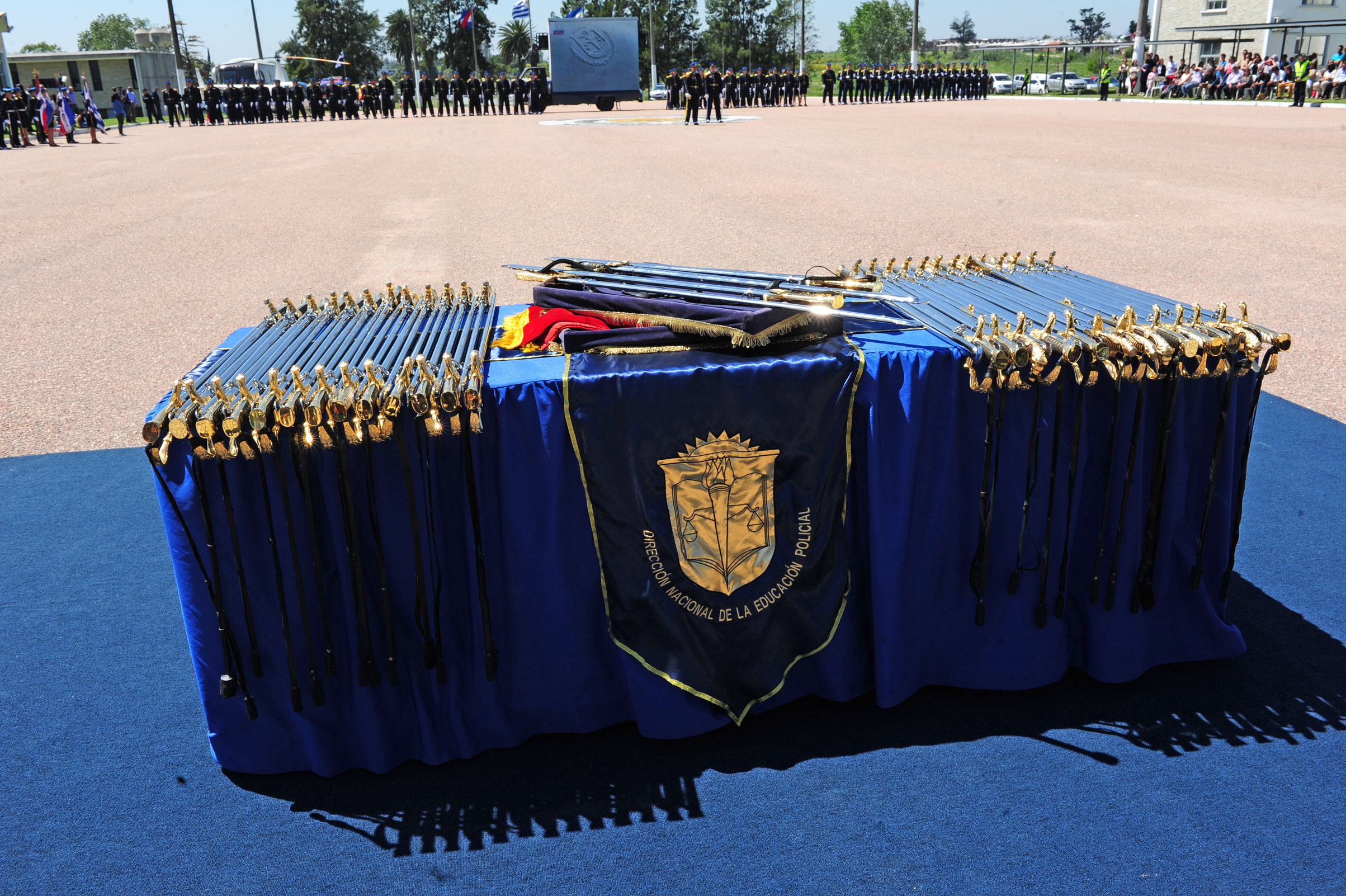 Certificados de egreso para los nuevos oficiales ayudantes de la Policía Nacional