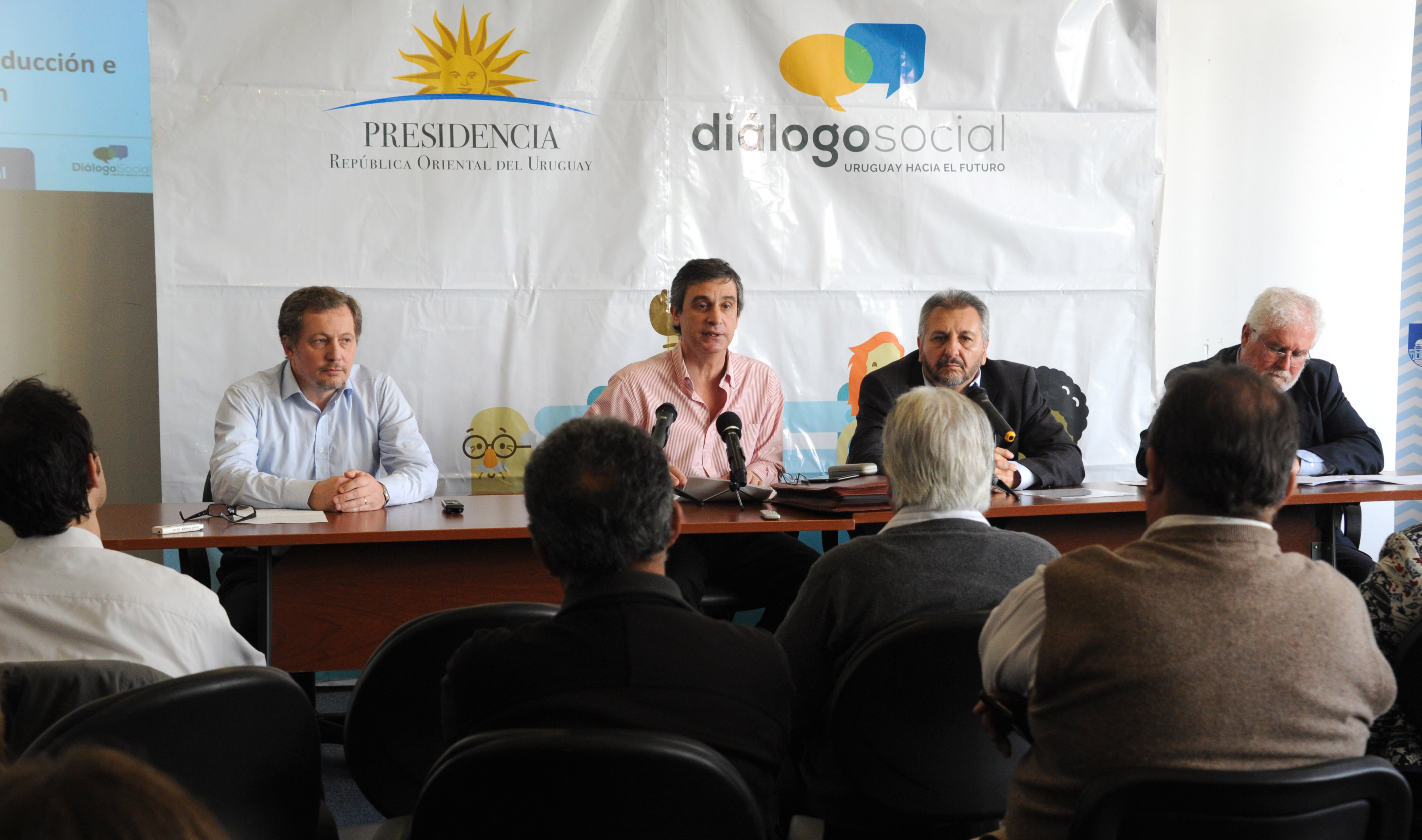 Álvaro García en apertura de la Mesa 2 del Diálogo Social