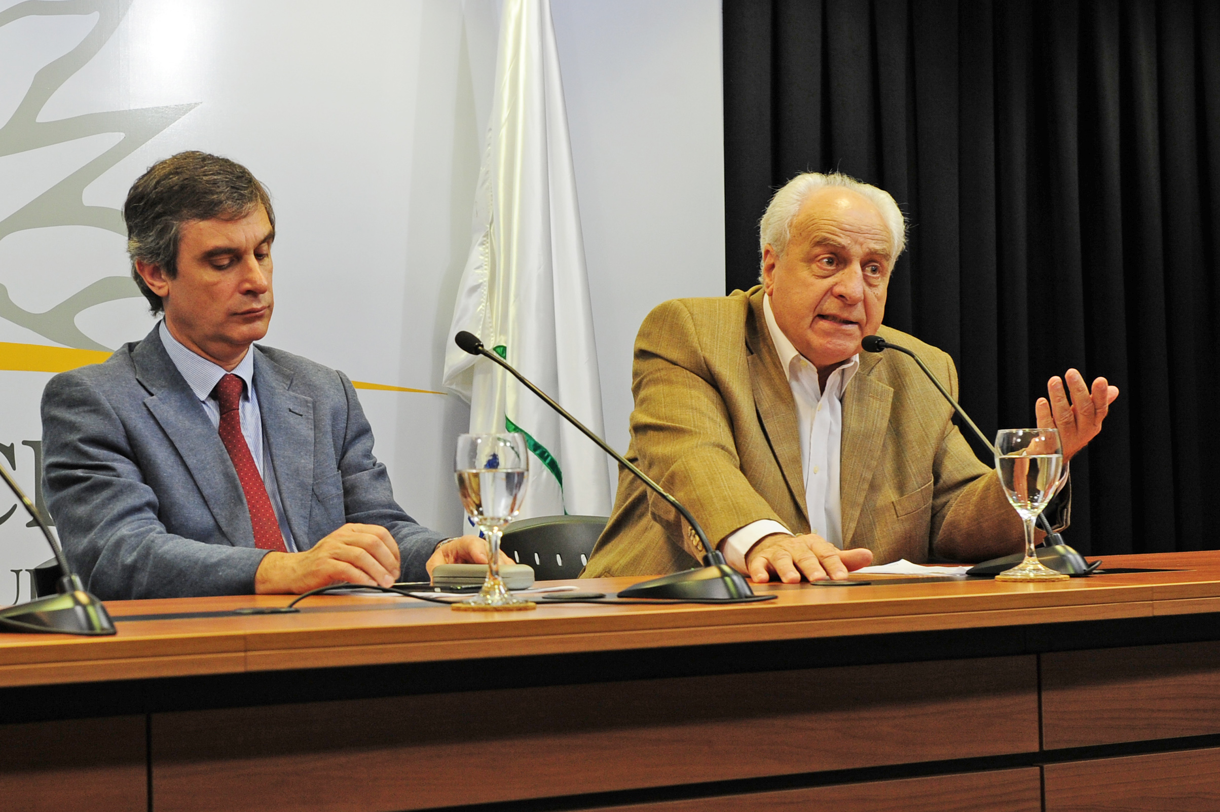 Ministro de Transporte y Obras Públicas, Víctor Rossi, haciendo uso de la palabra