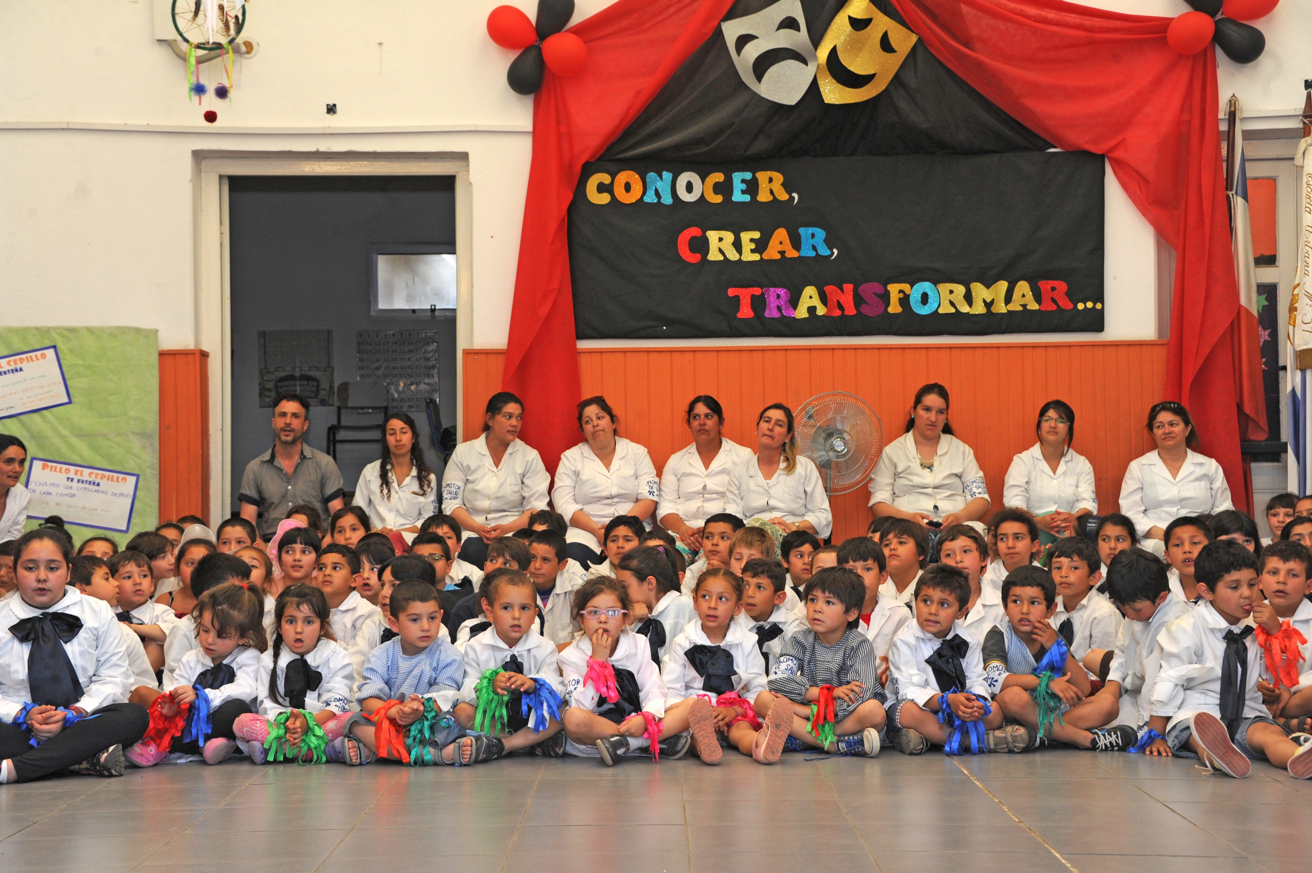 Alumnos y maestros de la Escuela Nro. 51 de Florida
