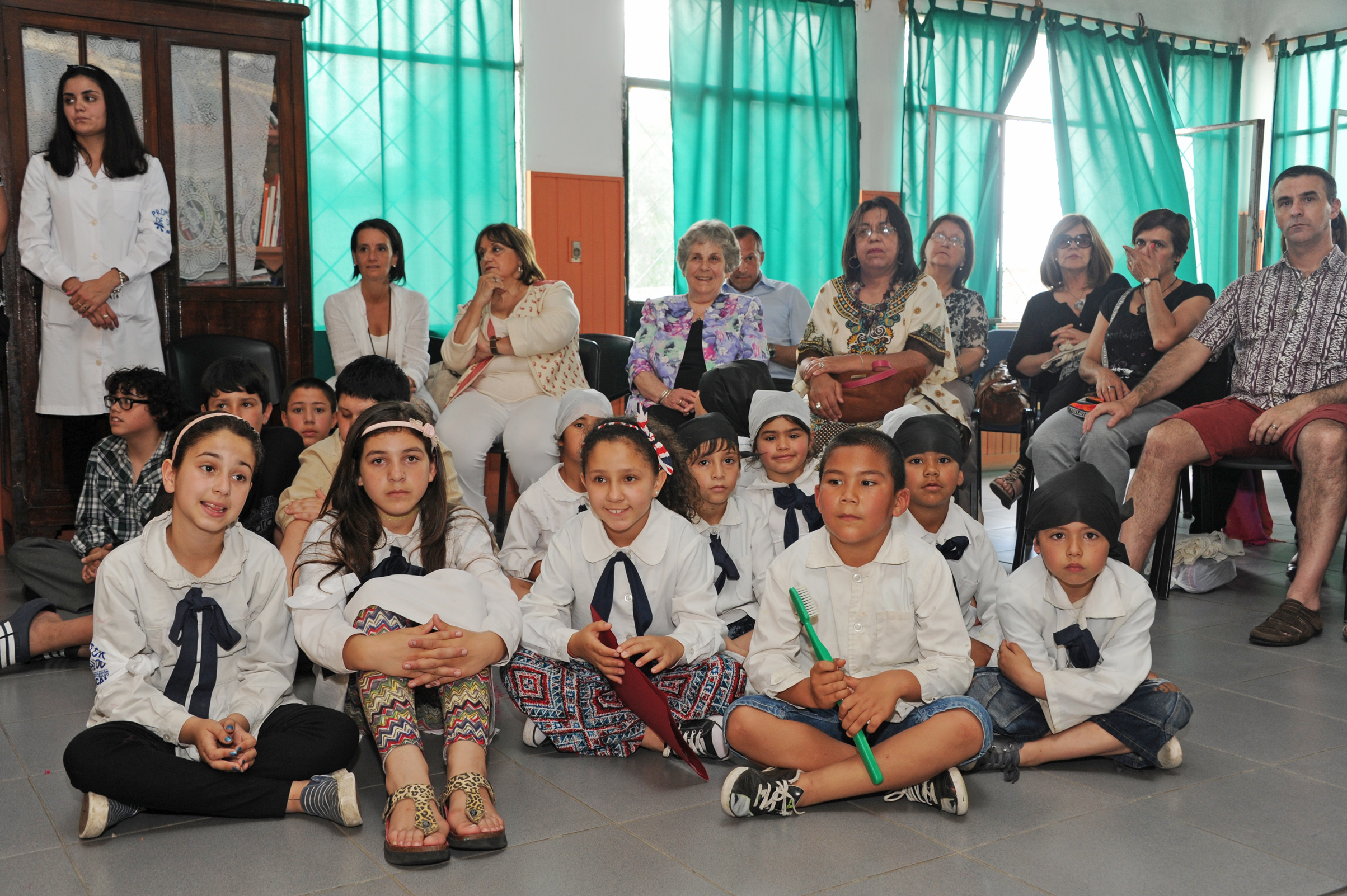 Alumnos y maestros de la Escuela Nro. 51 de Florida