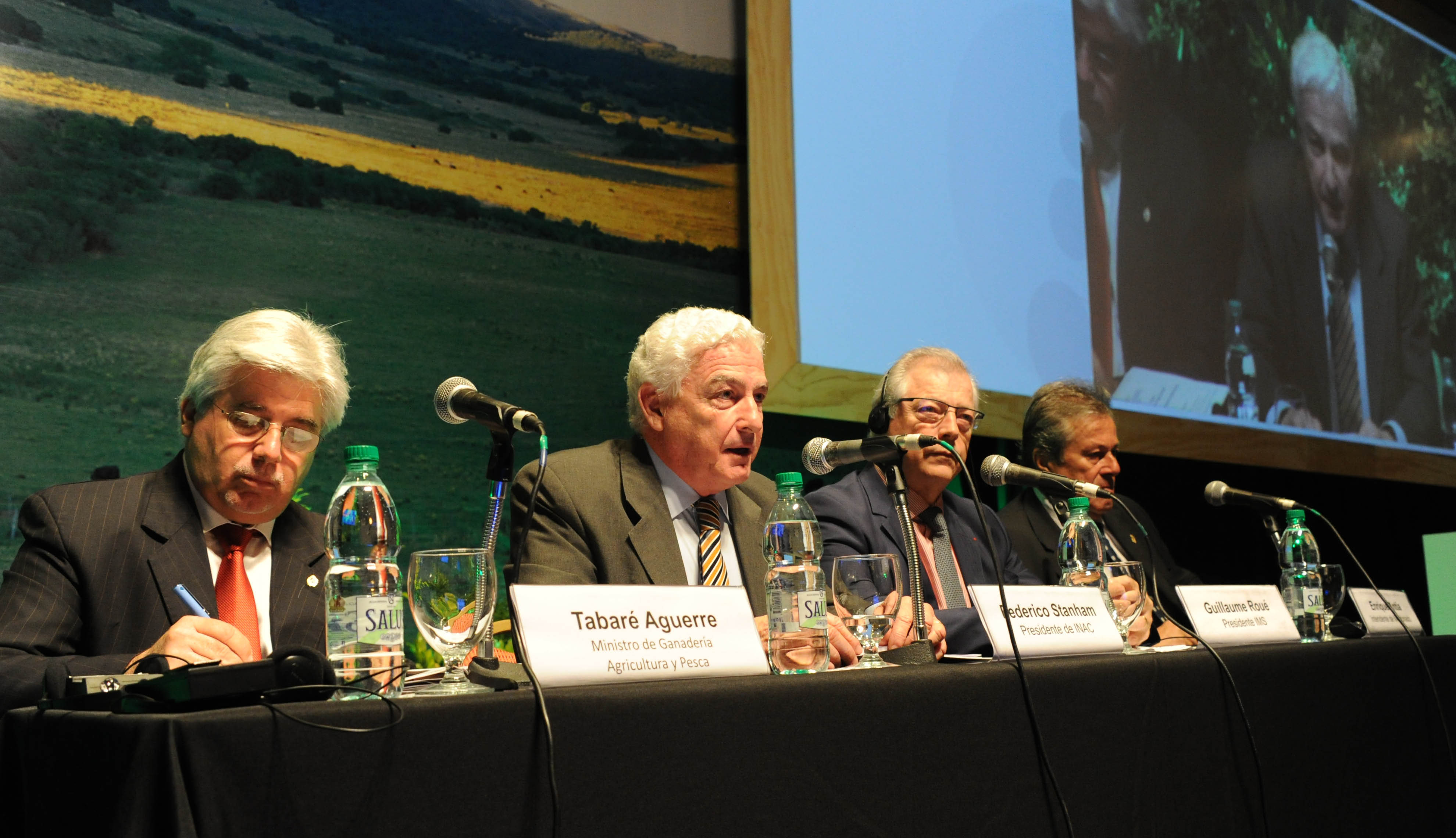 Presidente de INAC, Federico Stanham se dirige a los presentes