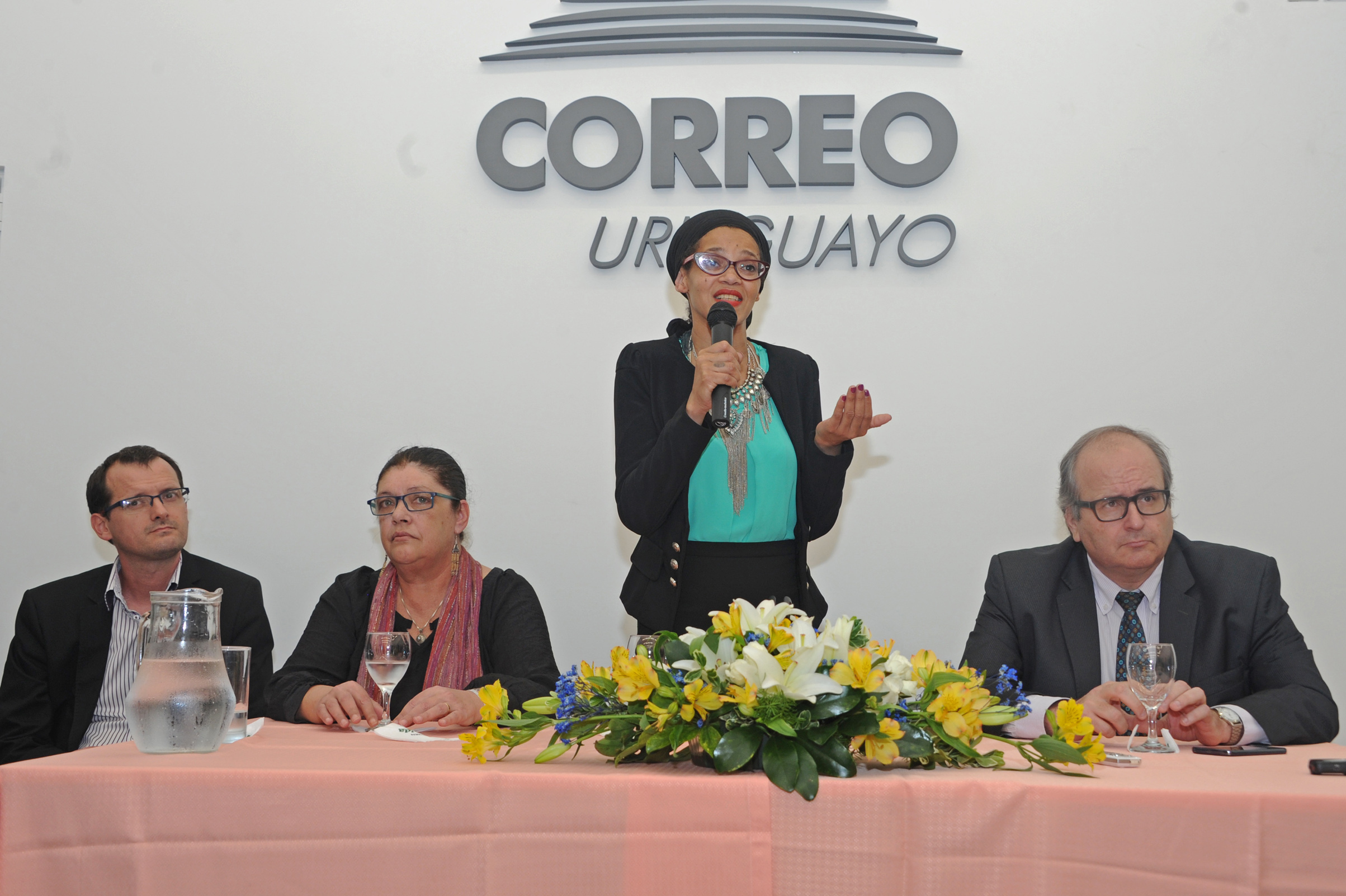 Solange Moreira, presidenta del Correo Uruguayo, haciendo uso de la palabra