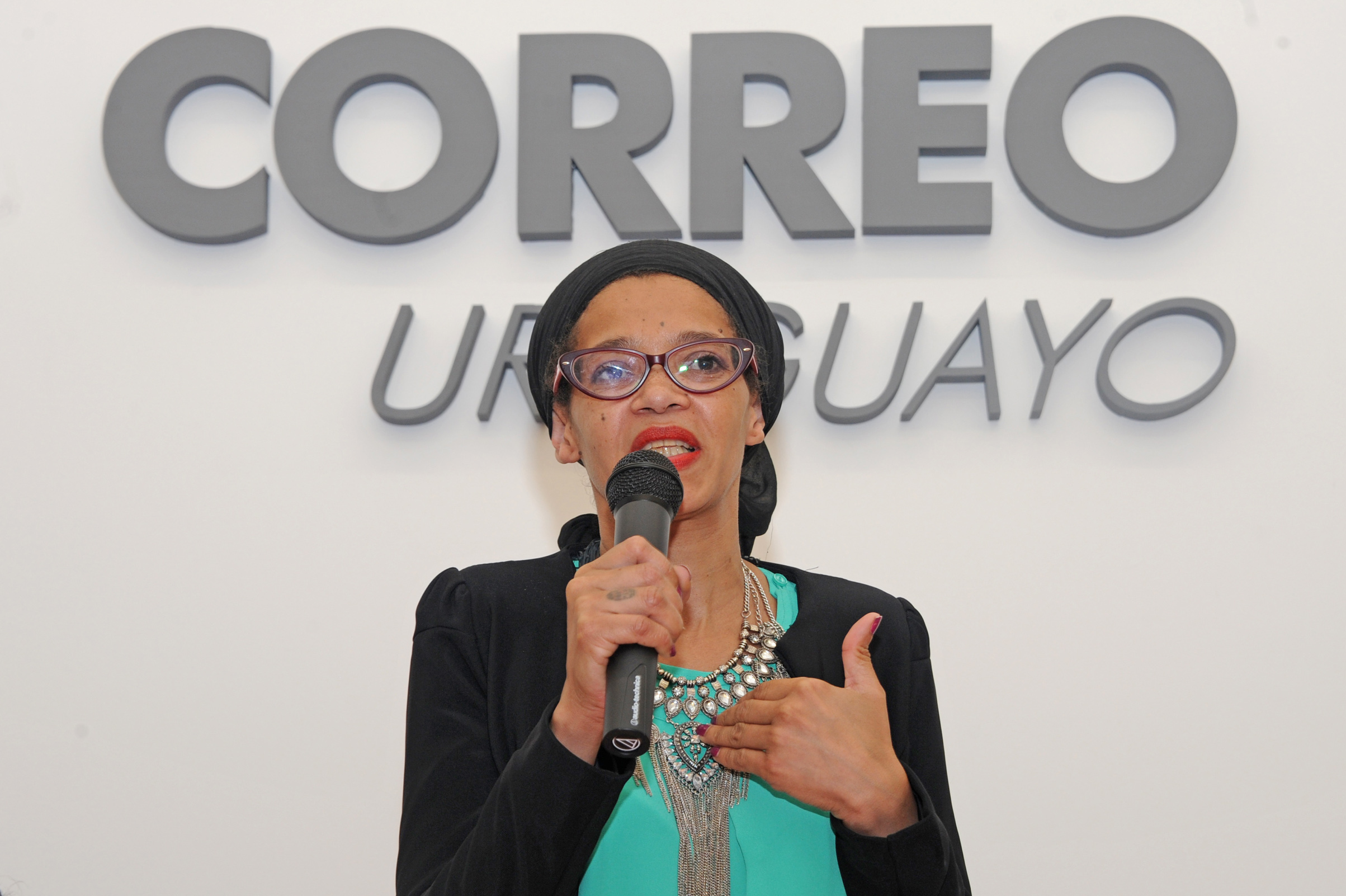 Solange Moreira, presidenta del Correo Uruguayo, haciendo uso de la palabra