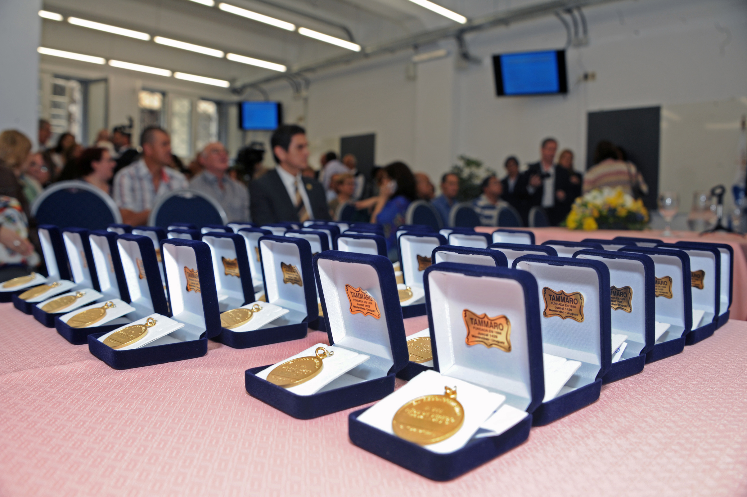 Medallas de reconocimiento para los funcionarios