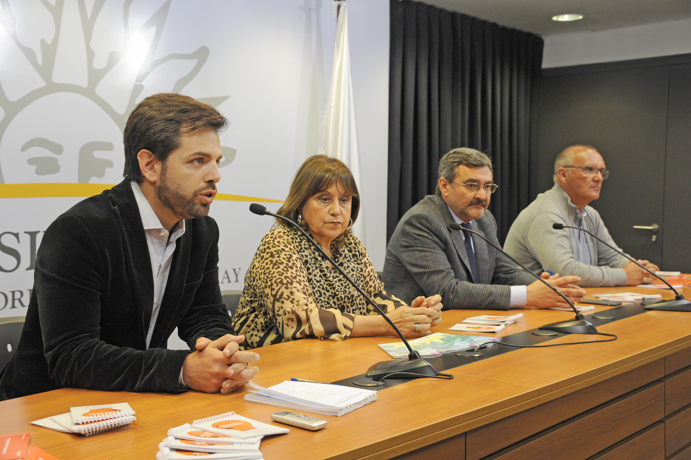 Secretario general de la Junta Nacional de Drogas, Diego Olivera, haciendo uso de la palabra