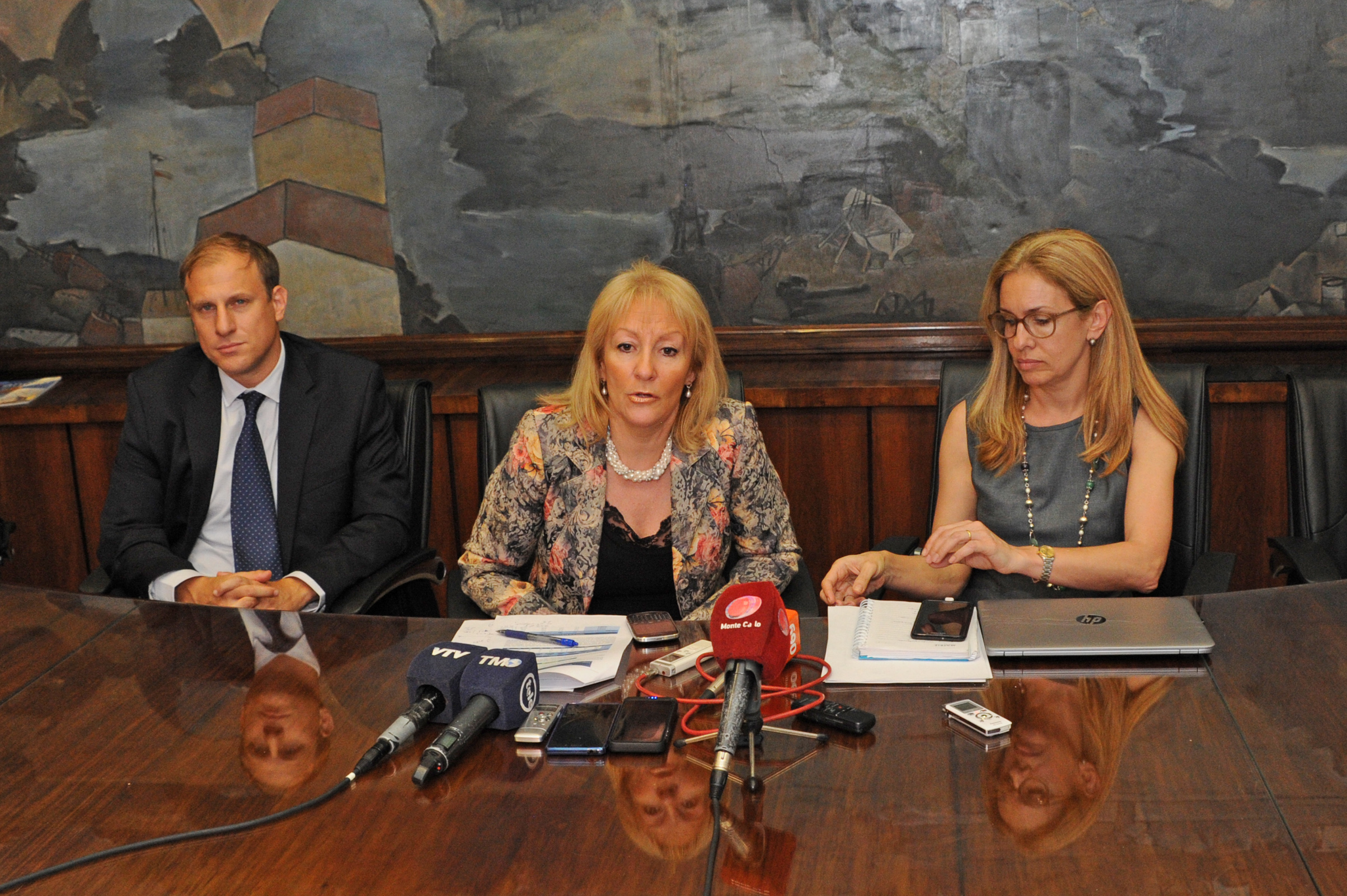 Ministra Carolina Cosse, haciendo uso de la palabra