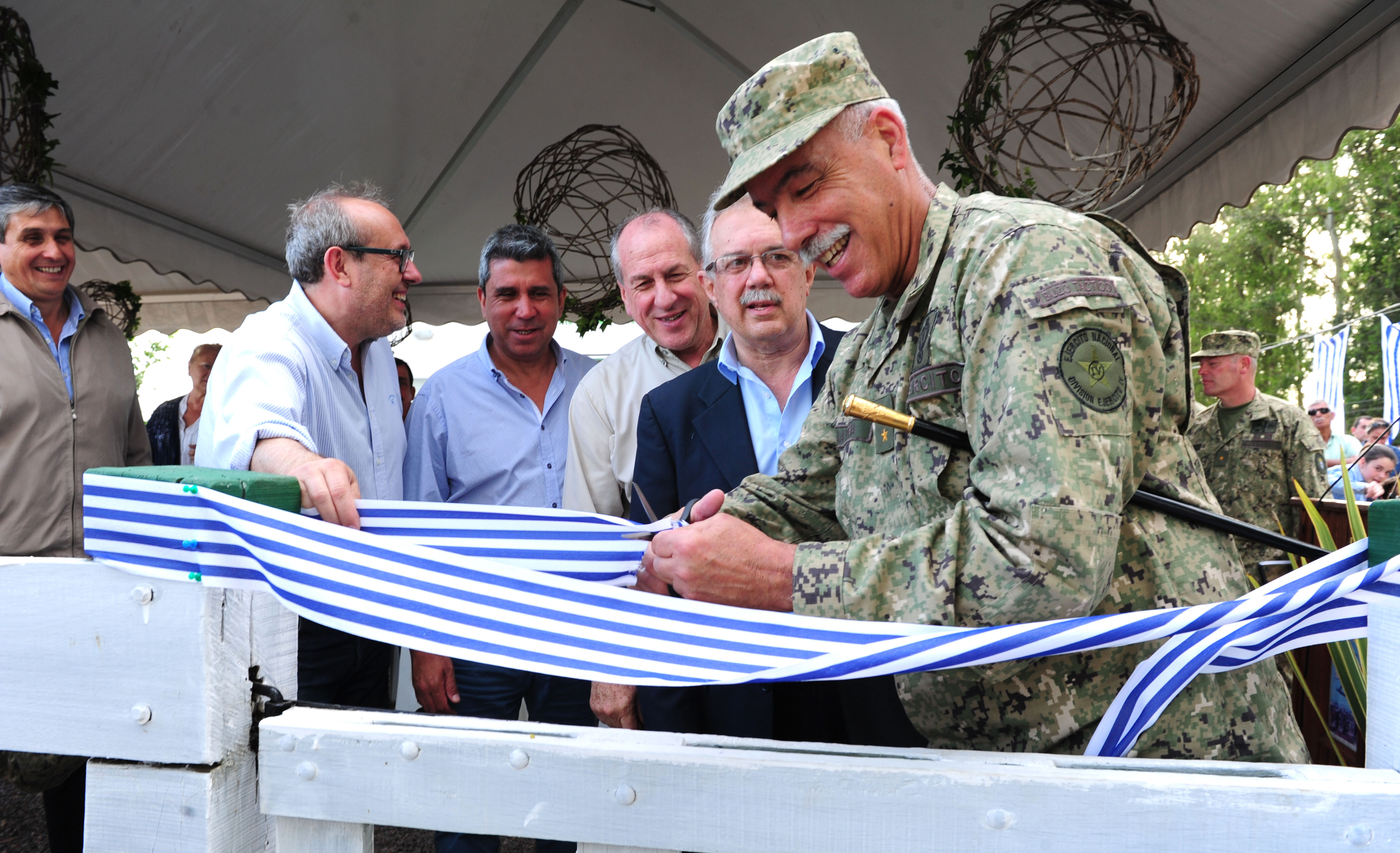 Ministros Ernesto Murro y Jorge Menéndez participan de corte de cinta