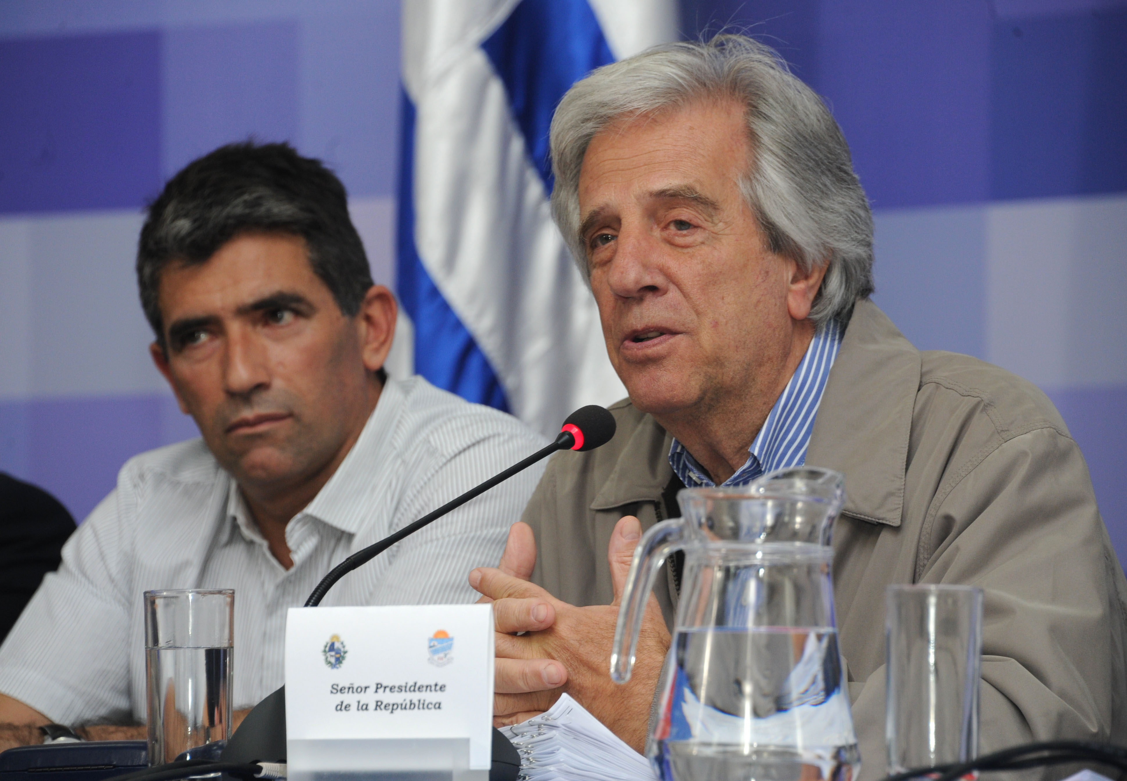 Vázquez se dirige a los presentes junto al vicepresidente Raú Sendic