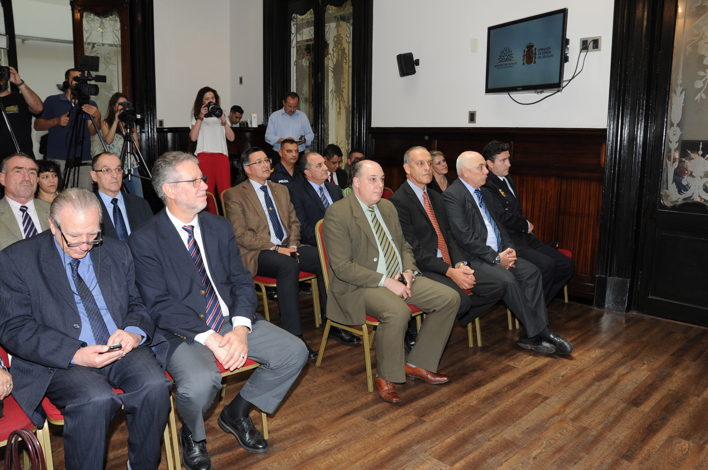 El Ministerio del Interior recibió 20 motocicletas por parte de la Embajada de España