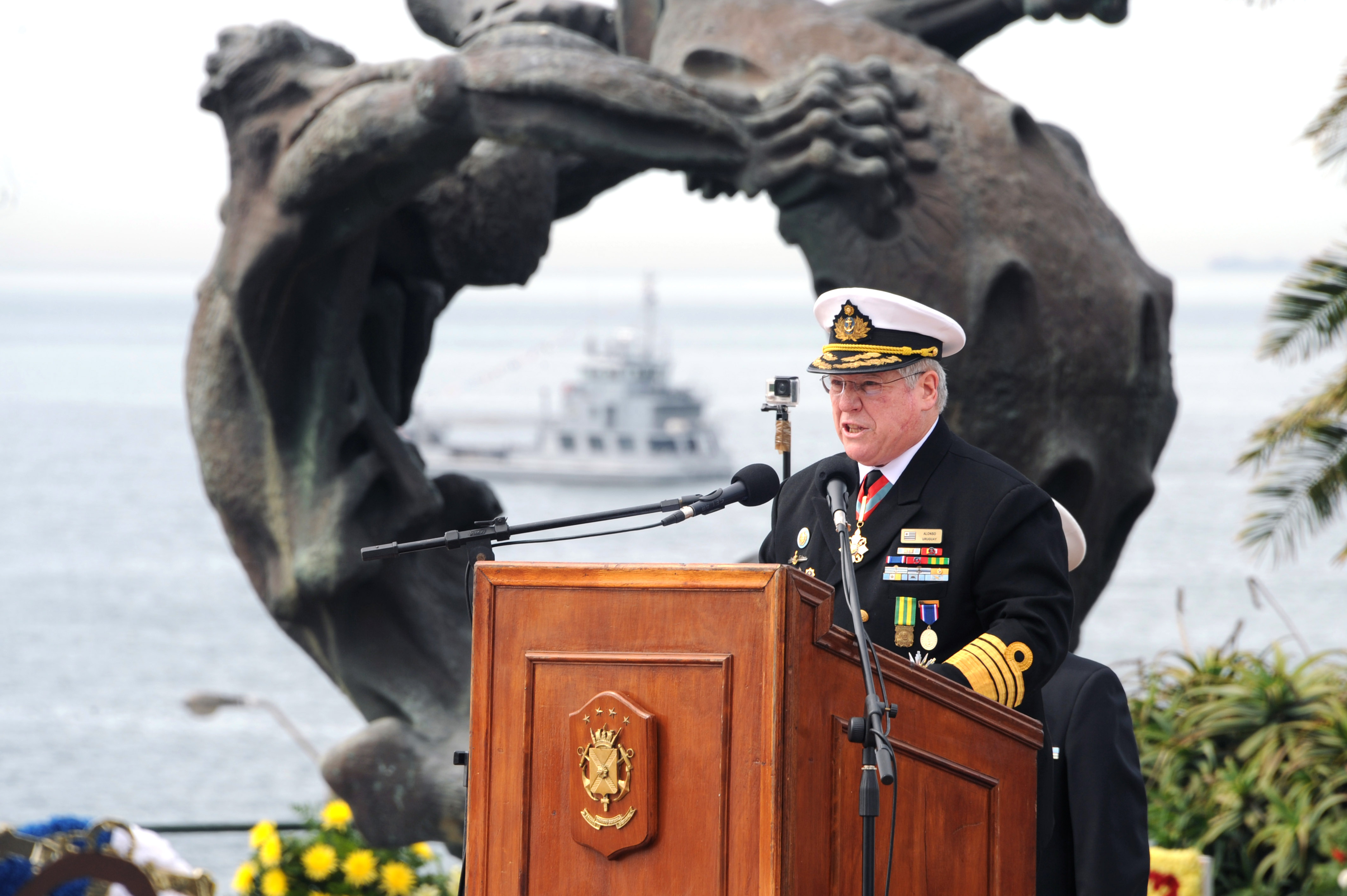 Comandante en Jefe de la Armada, Almirante Leonardo Alonso se dirige a los presentes