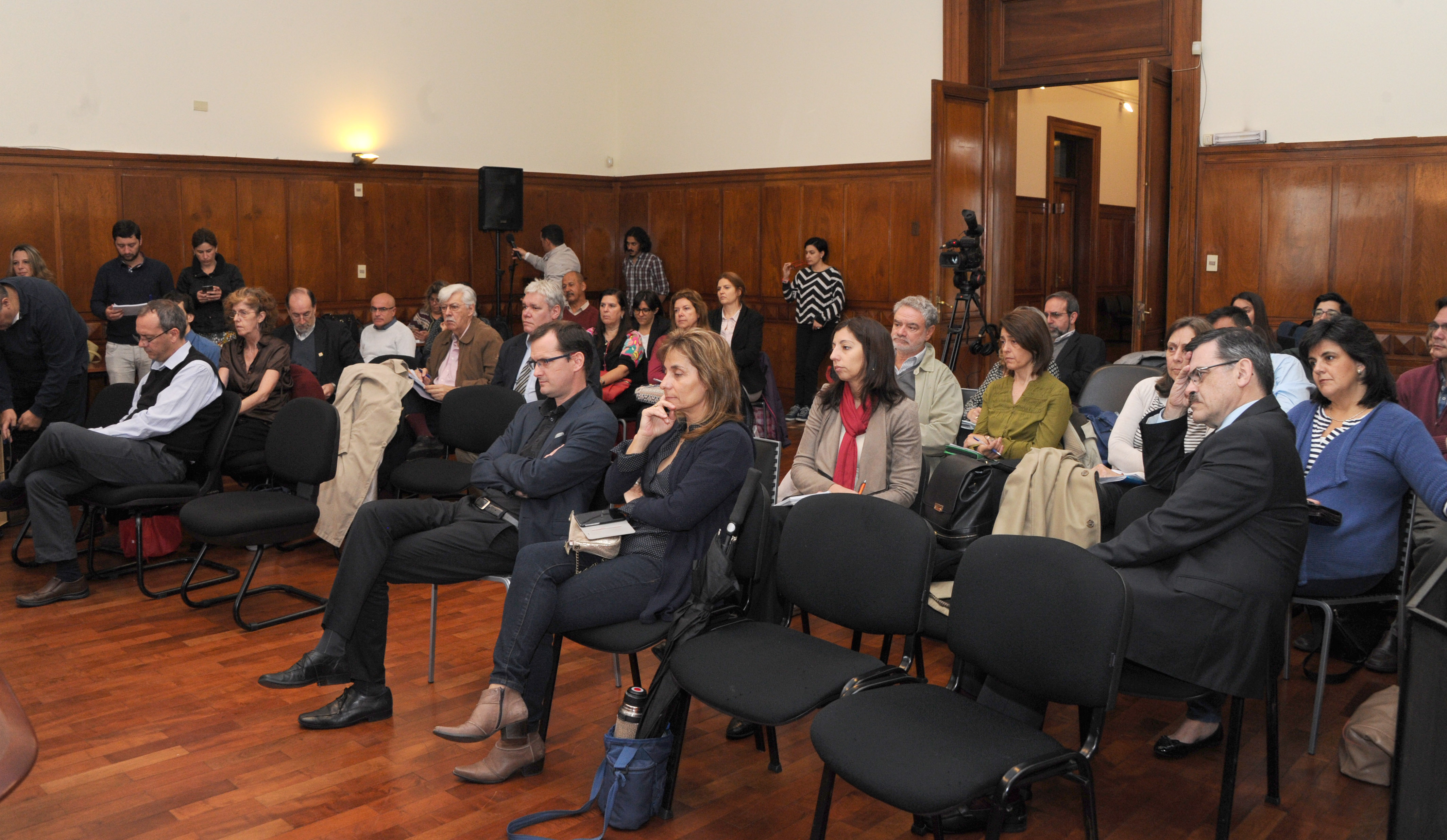 Asistentes a la Mesa 2 del Diálogo Social