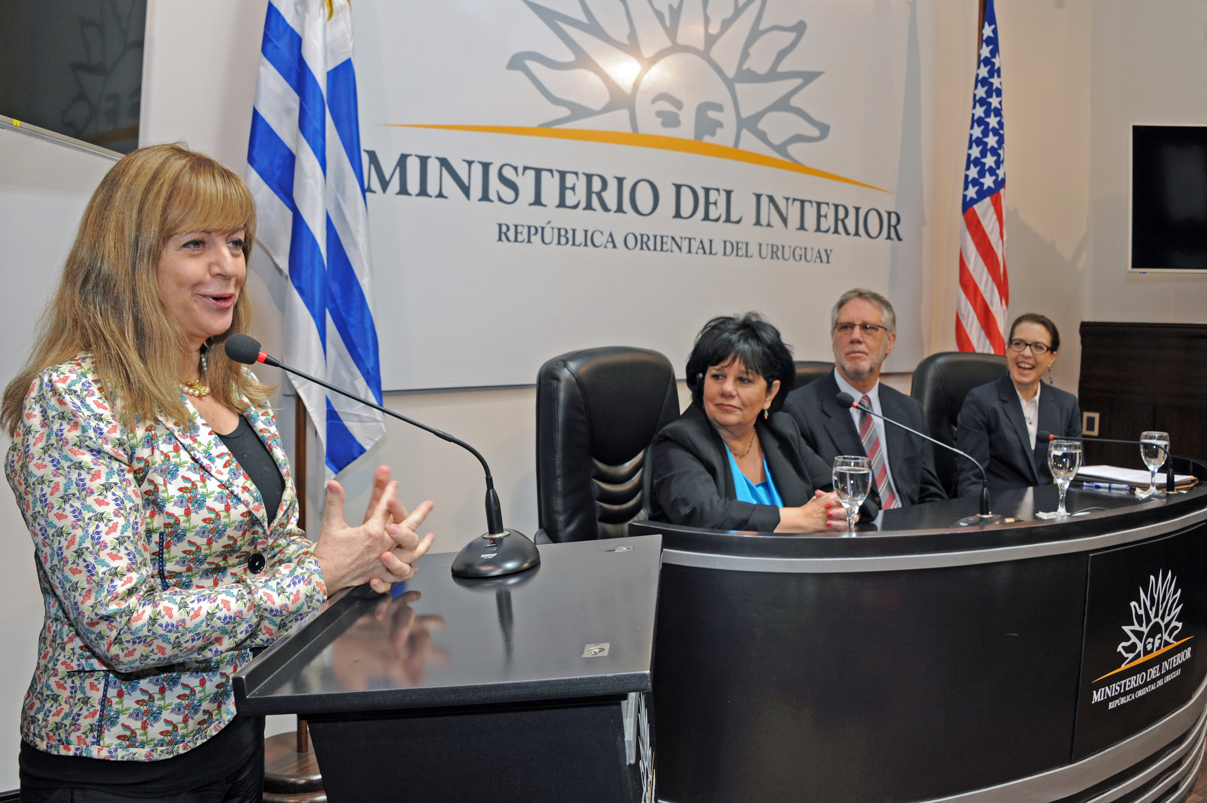 Presidenta del Inisa, Gabriela Fulco, dirigiéndose a los presentes