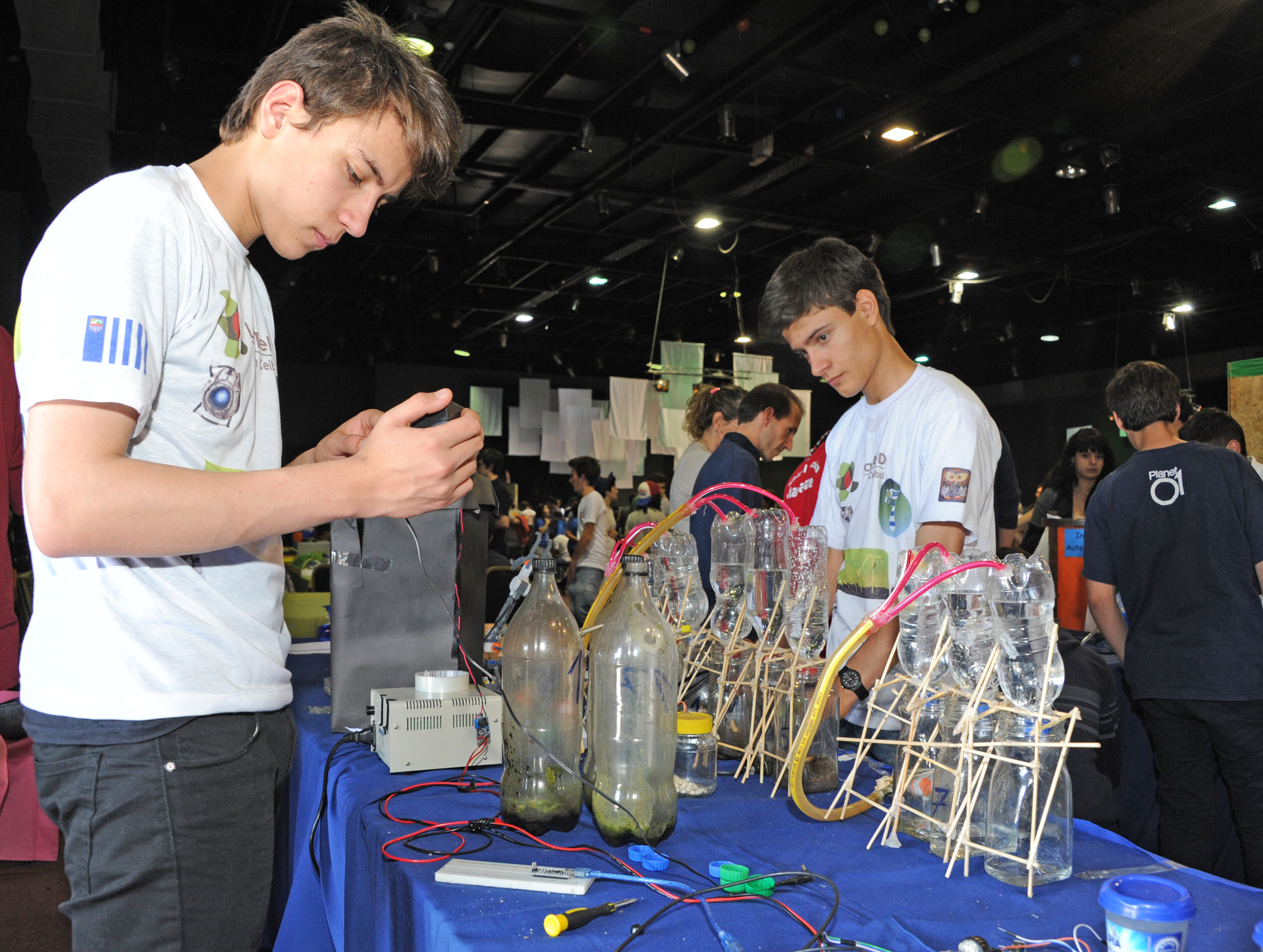 Jóvenes en Olimpíada de Robótica, Programación y Videojuegos