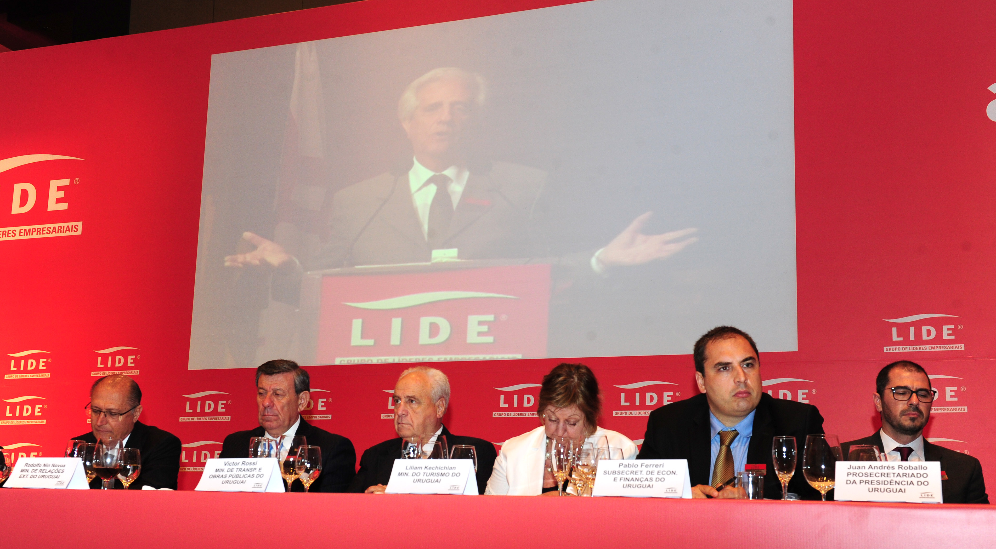 Autoridades uruguayas que acompañaron al Presidente Tabaré Vázquez
