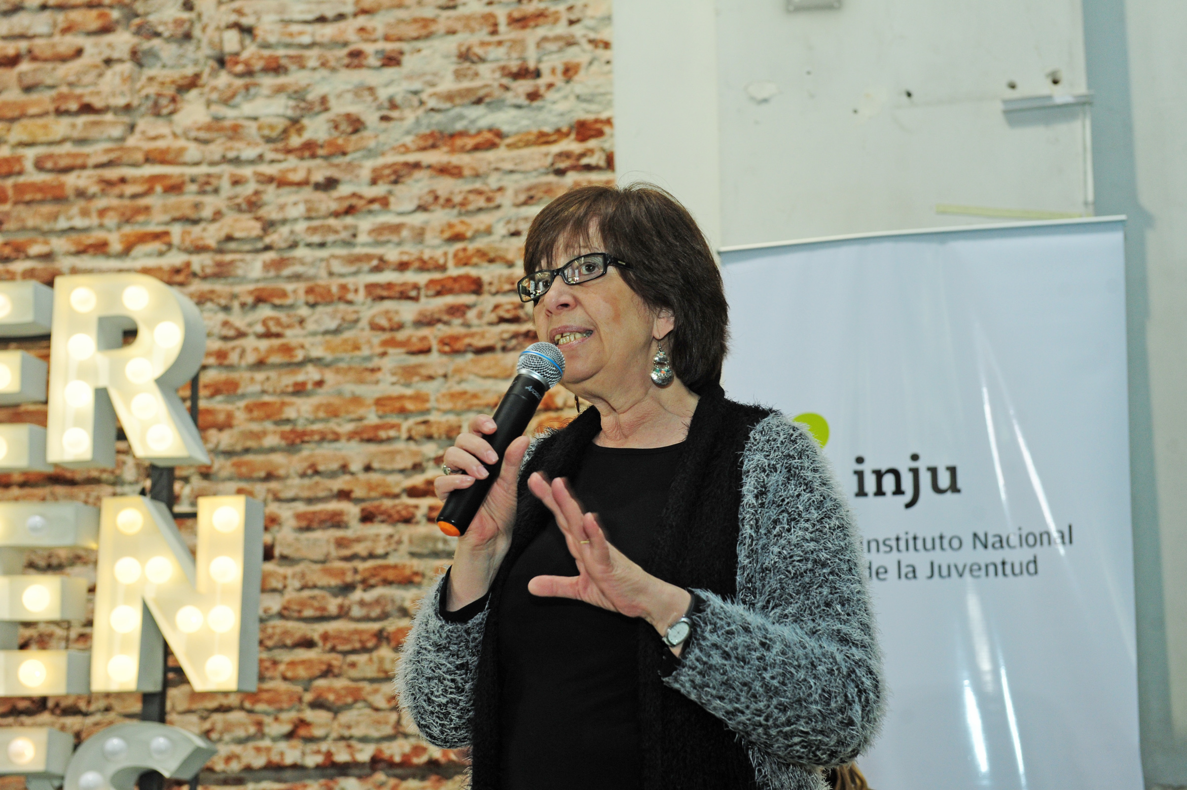 Ministra Marina Arismendi, haciendo uso de la palabra