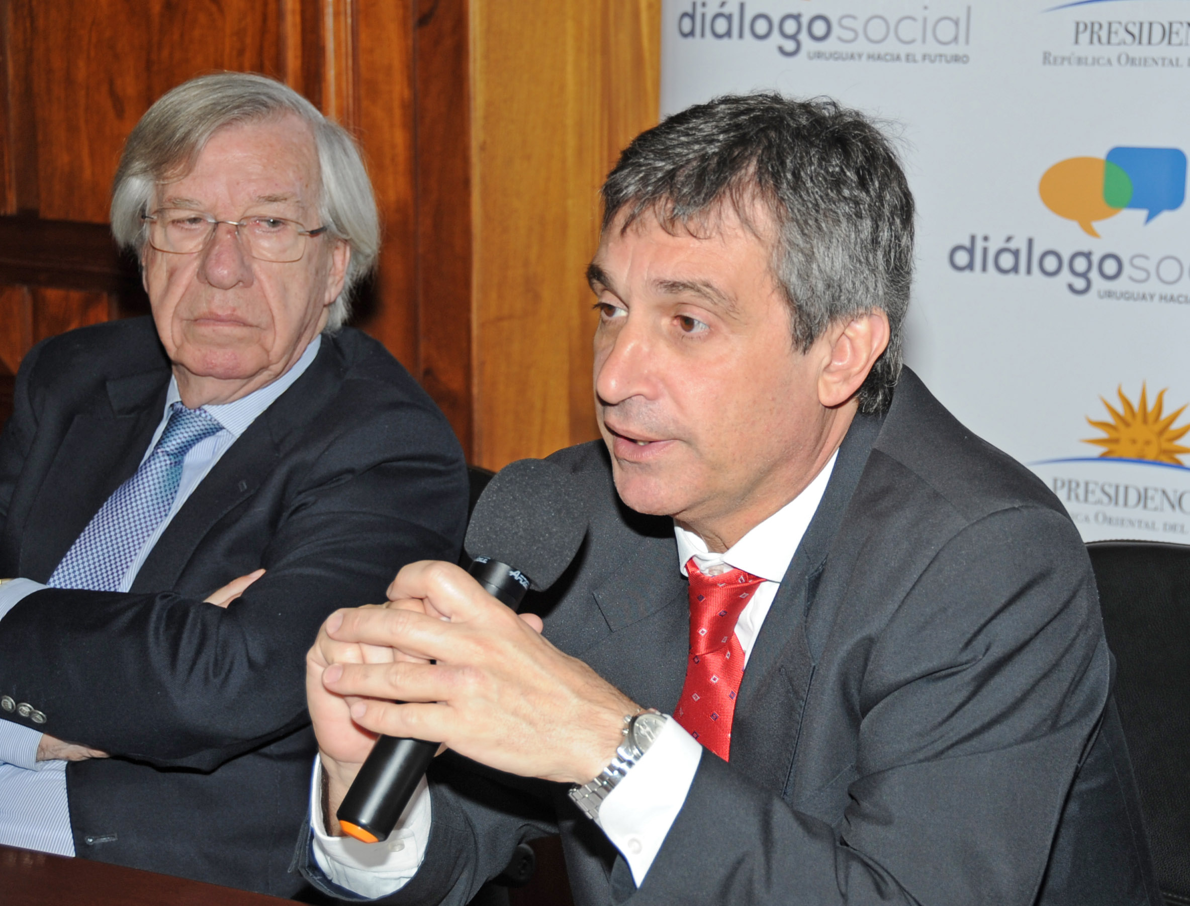 Danilo Astori y Álvaro García en Diálogo Social