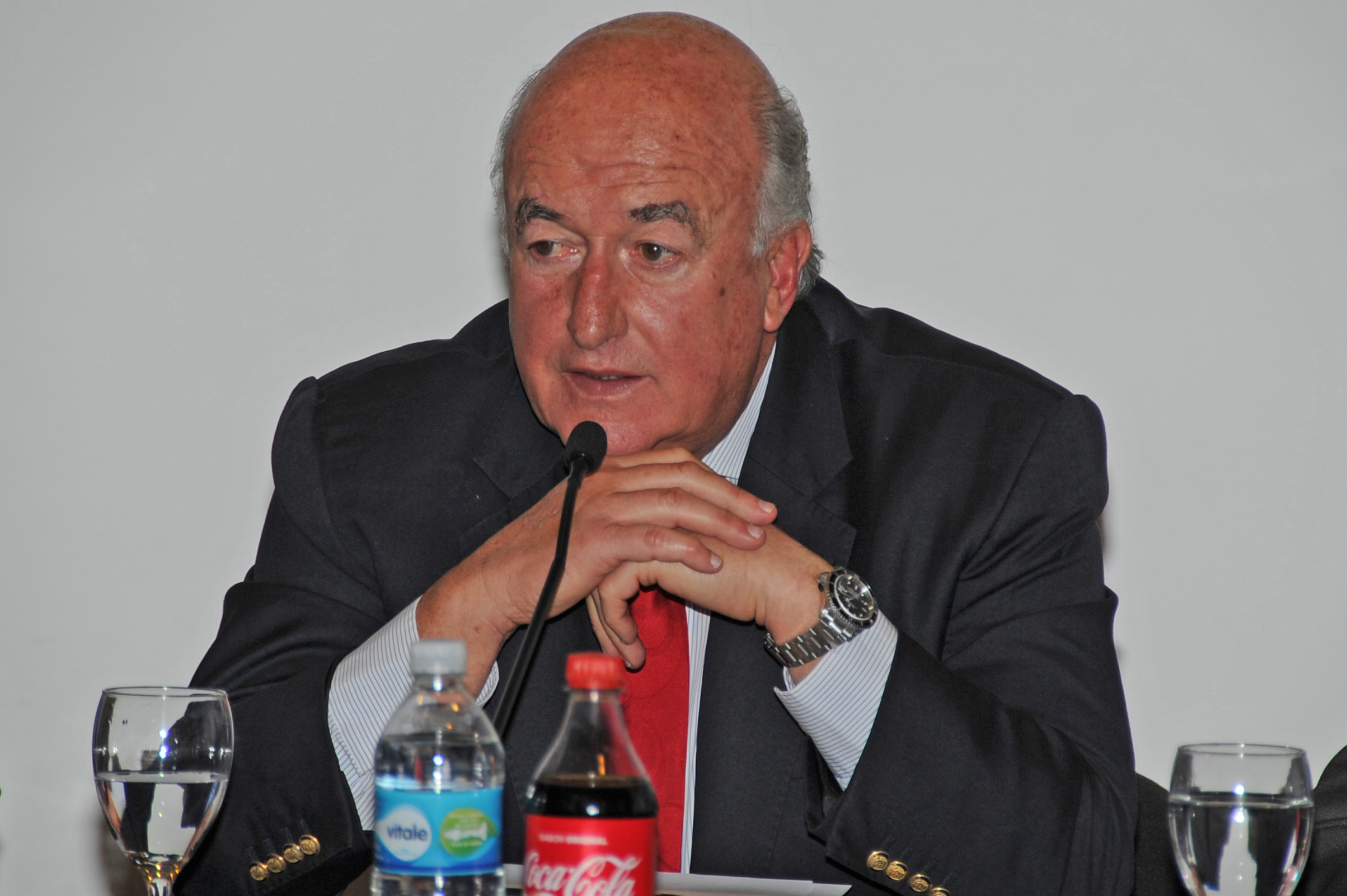 Presidente de la Asociación Uruguaya de Tenis, Ruben Marturet, haciendo uso de la palabra