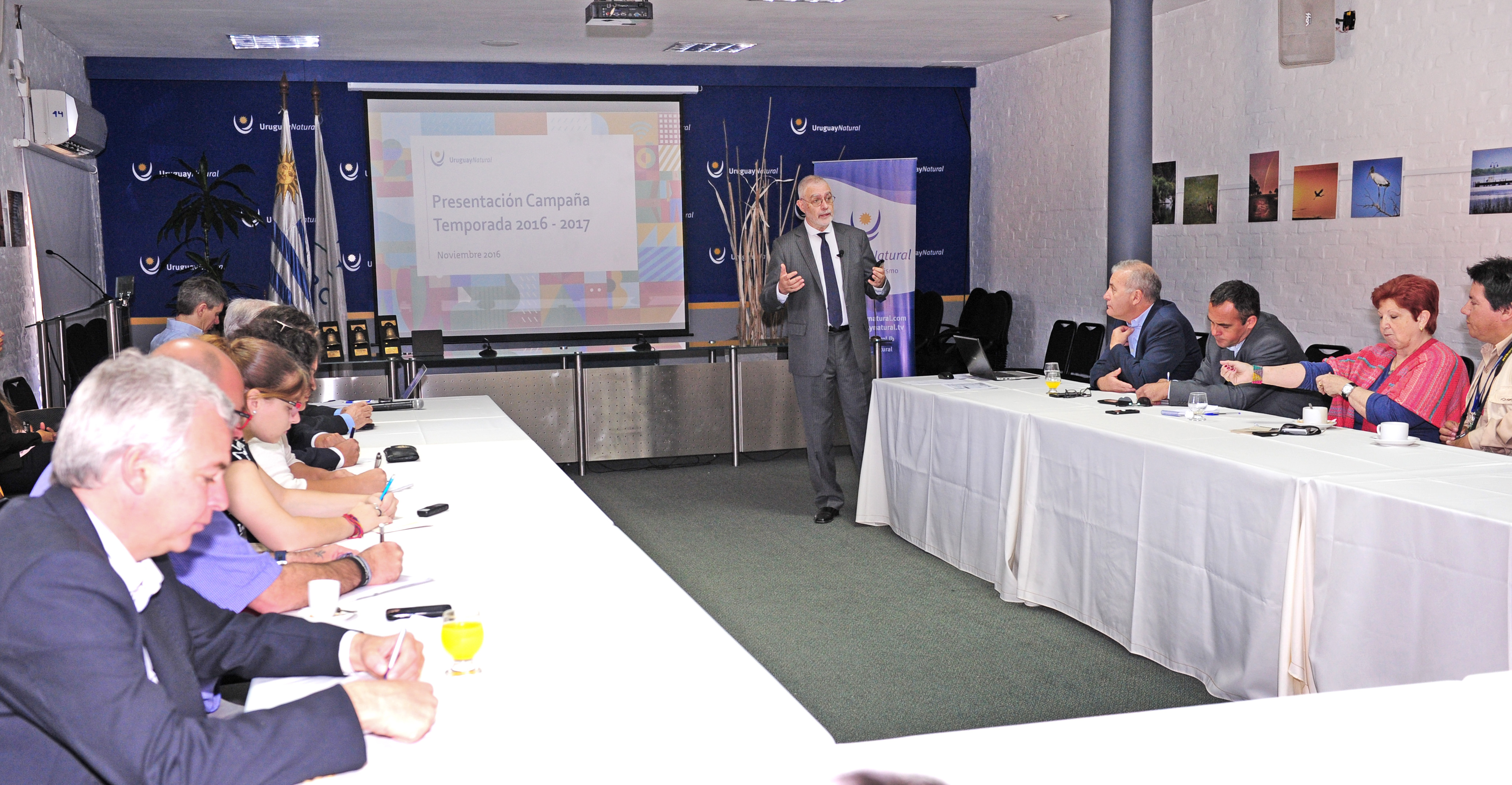 Subsecretario de Turismo, Benjamín Liberoff se dirige a la prensa presente