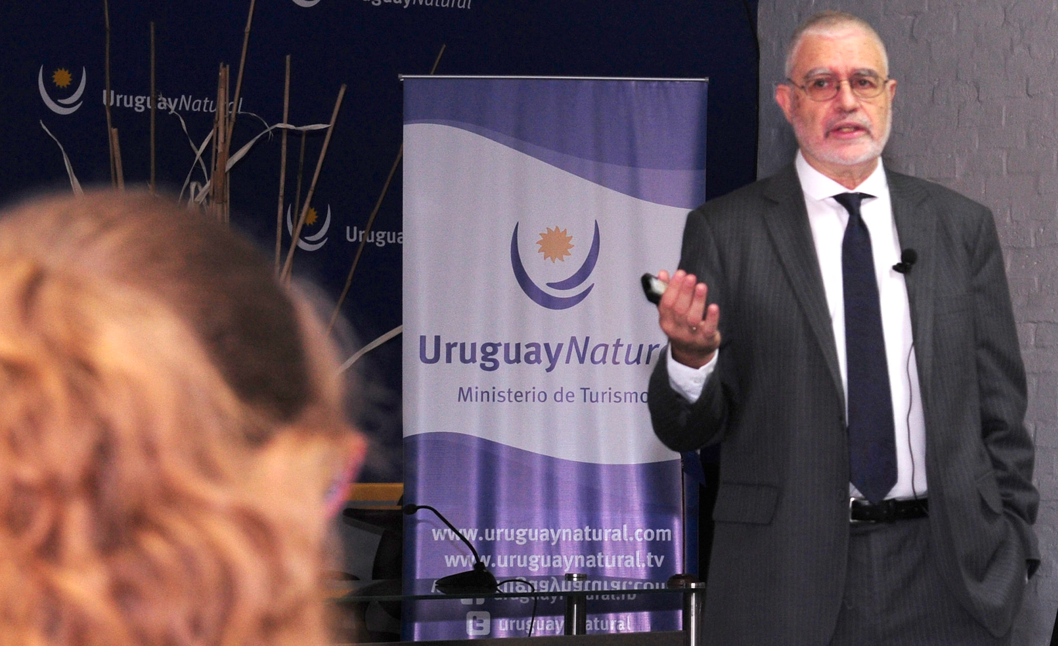 Subsecretario de Turismo, Benjamín Liberoff se dirige a la prensa presente