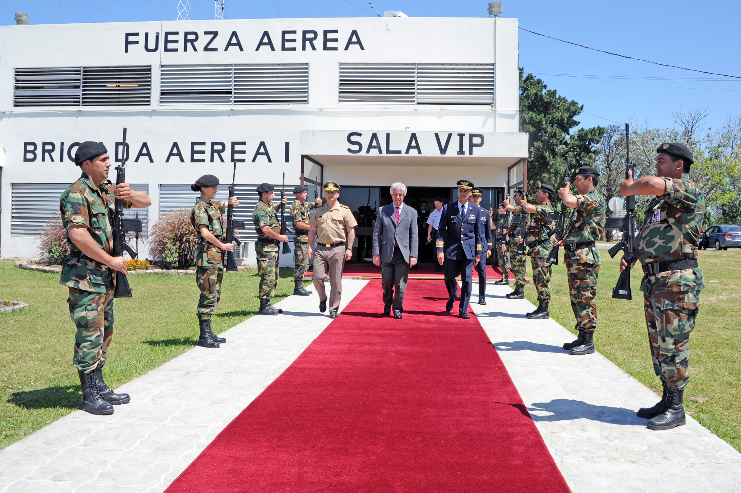Presidente Vázquez en Base Aérea Nro. 1