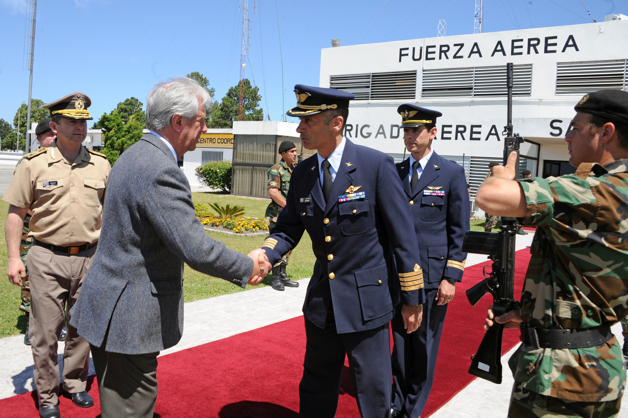 Presidente Vázquez en Base Aérea Nro. 1