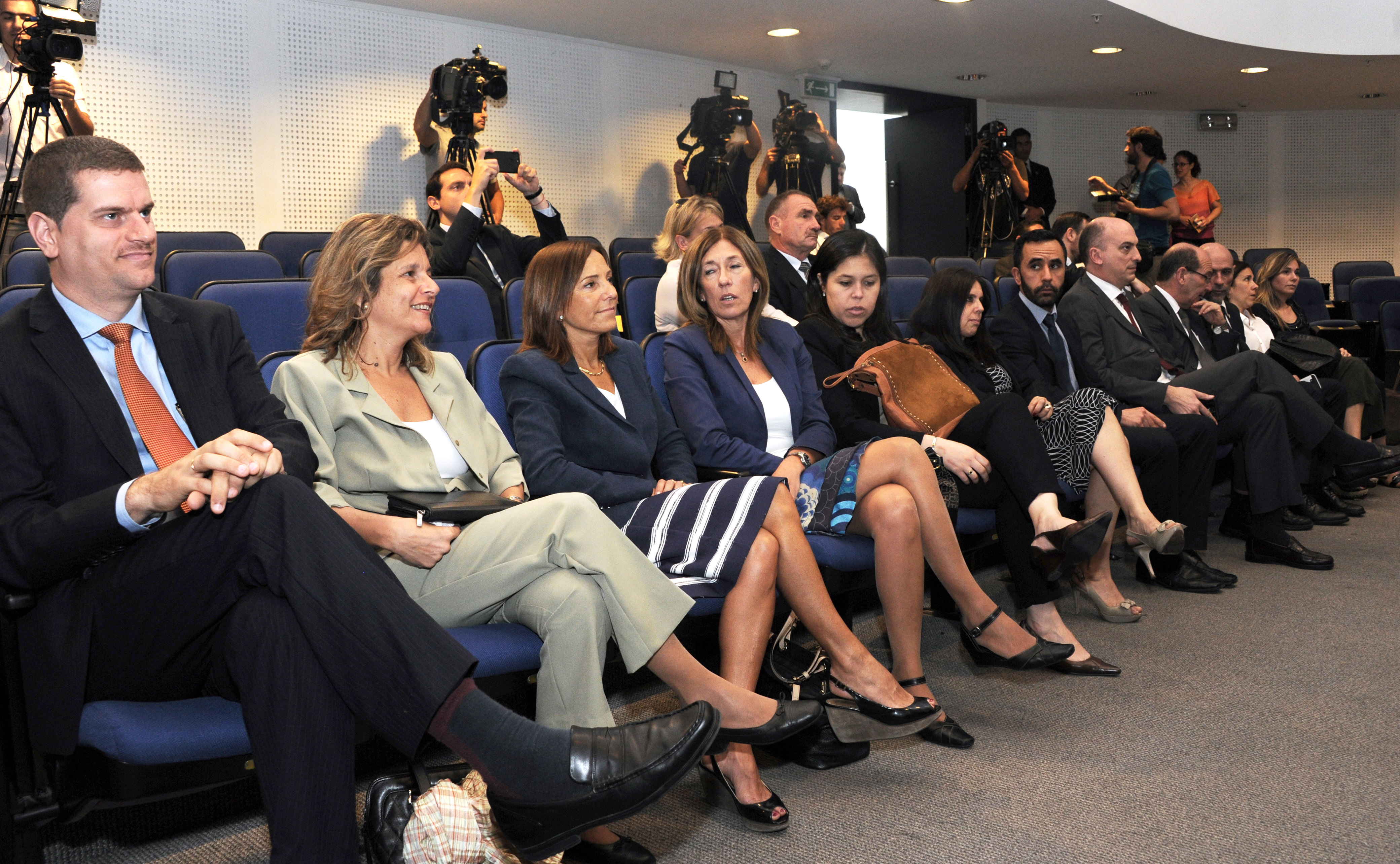 Asistentes a la firma de convenio