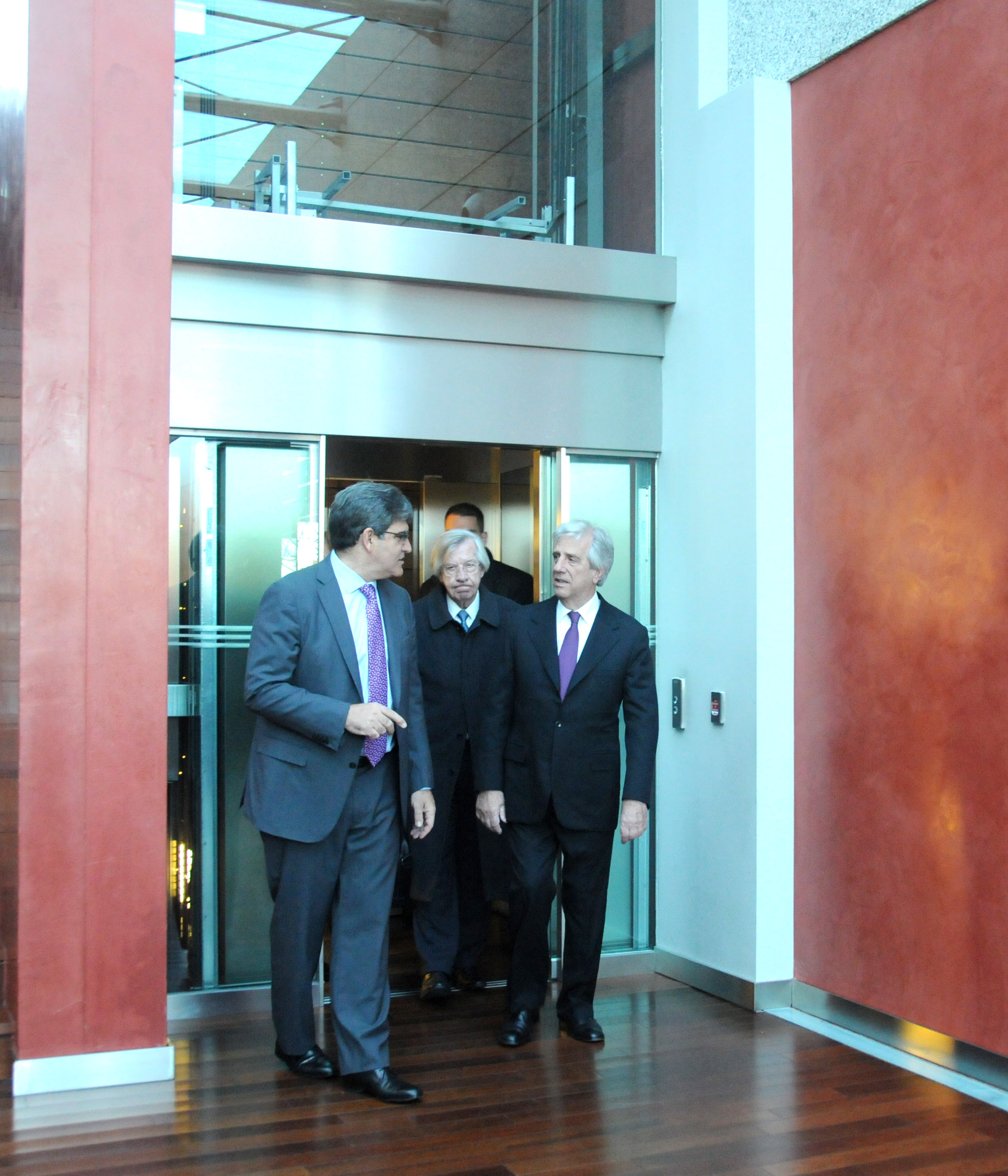 Encuentro entre Vázquez con empresarios y gerentes de empresa en la Ciudad Grupo Santander